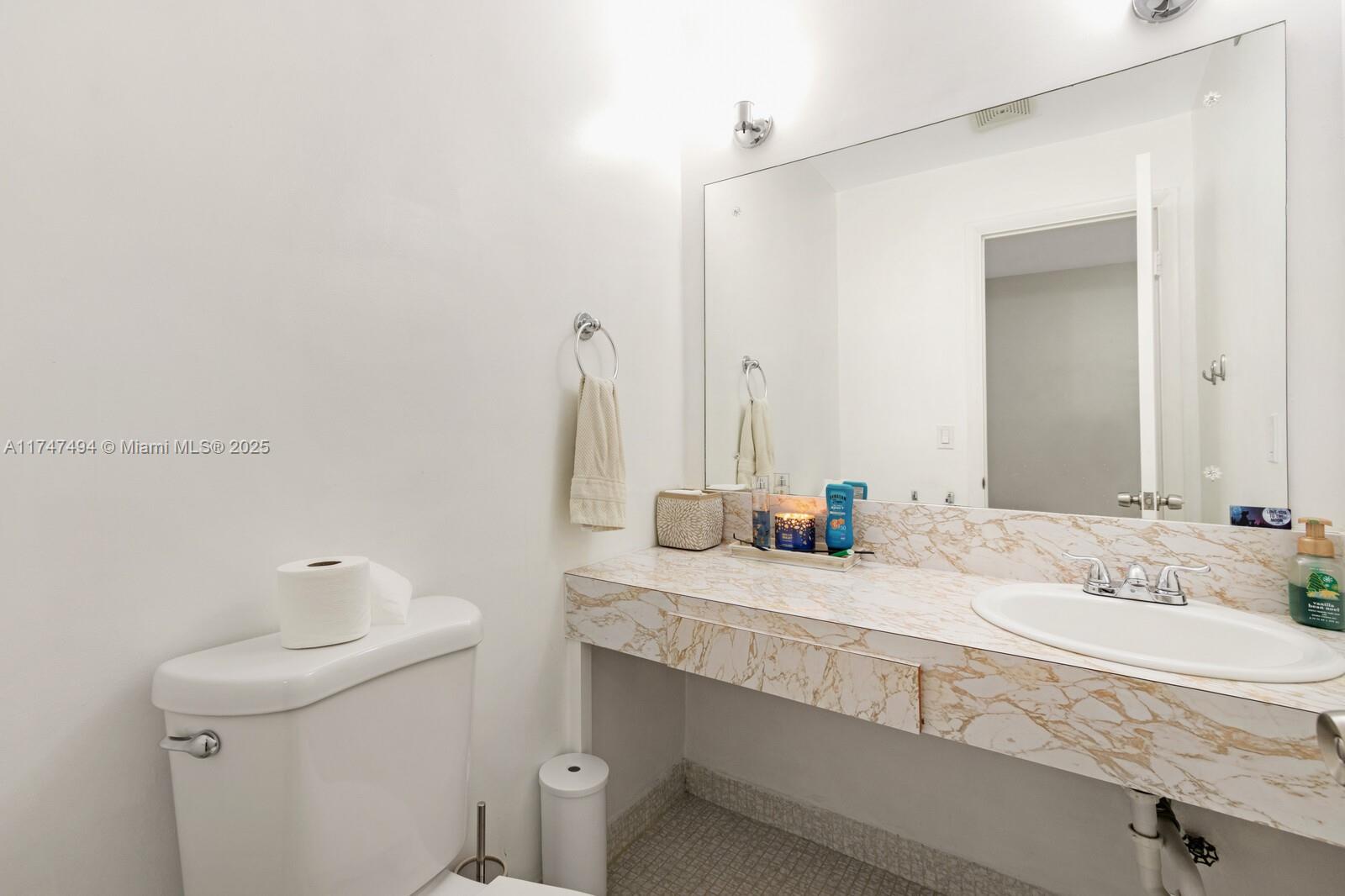 1400 NE 169th St # 305