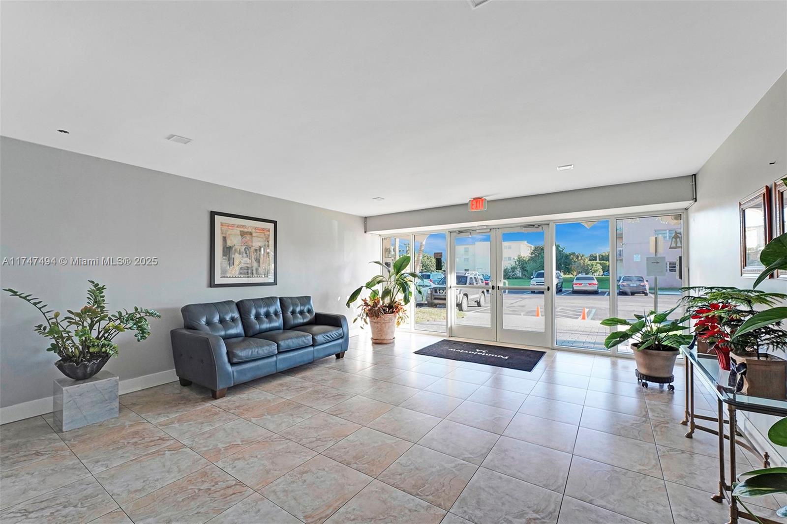 1400 NE 169th St # 305