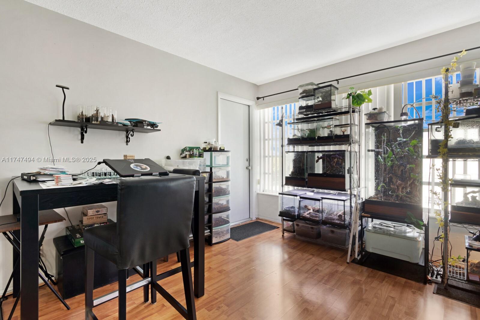 1400 NE 169th St # 305