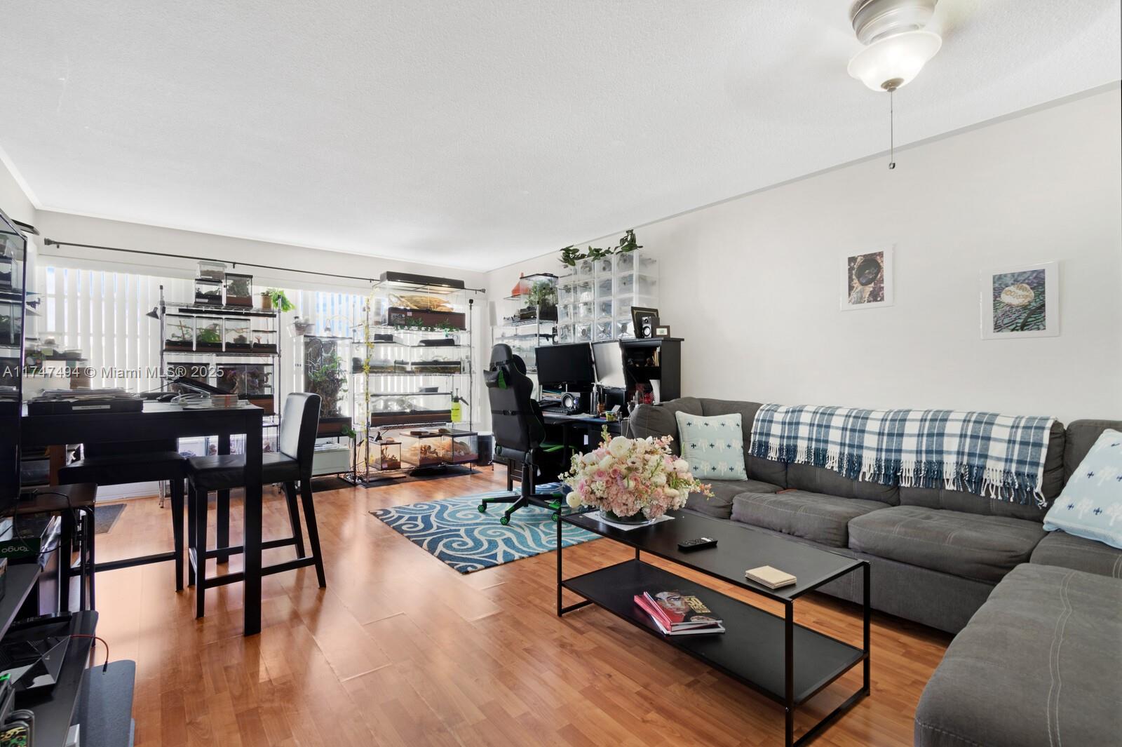 1400 NE 169th St # 305