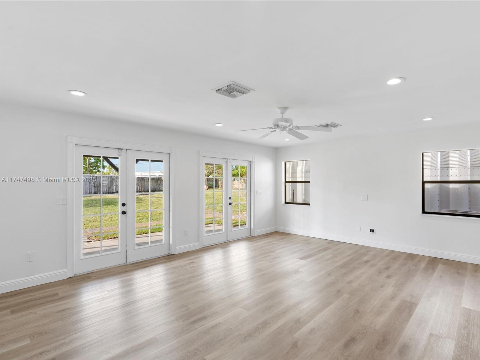 8 SW 11th St