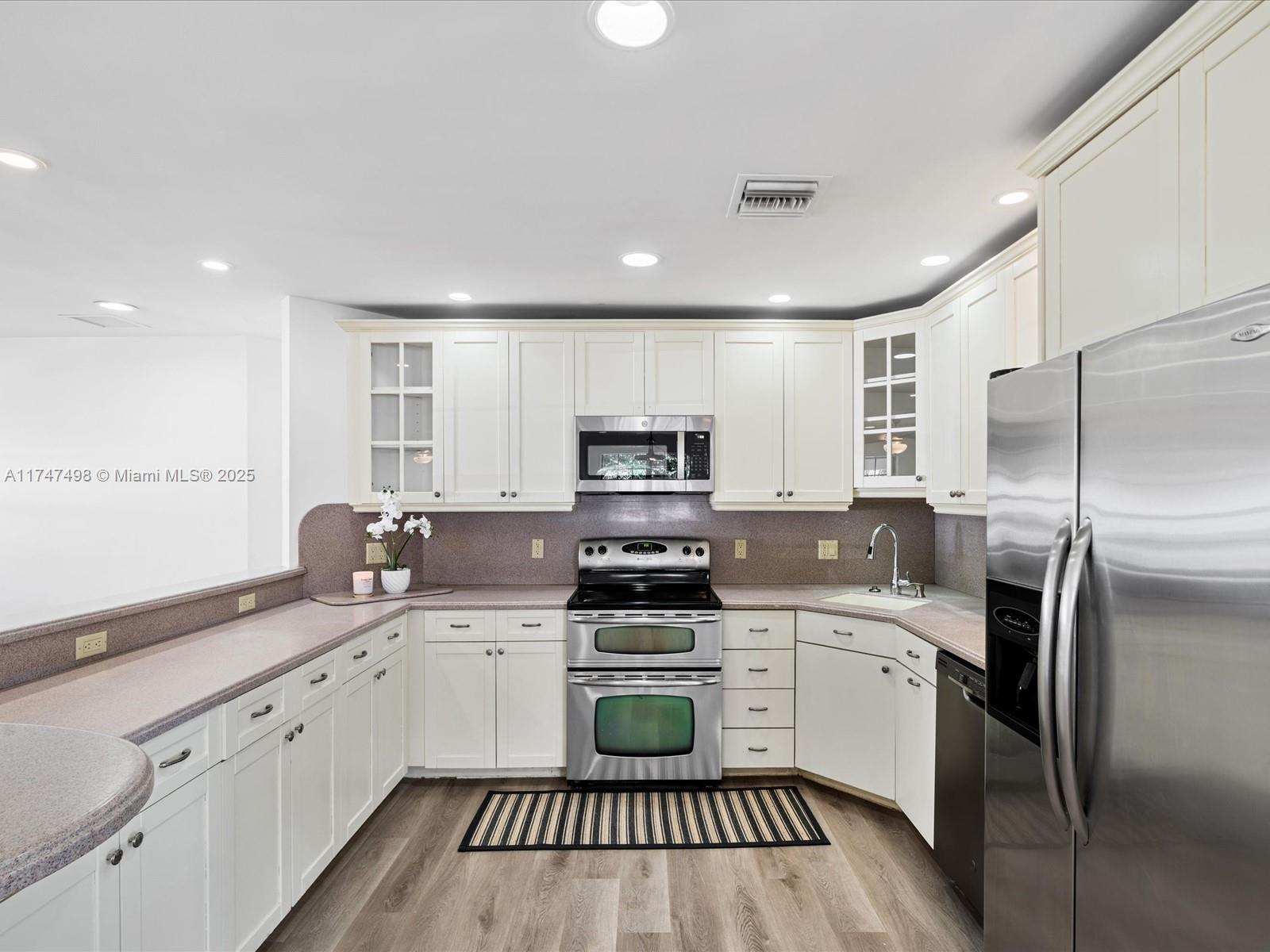 8 SW 11th St
