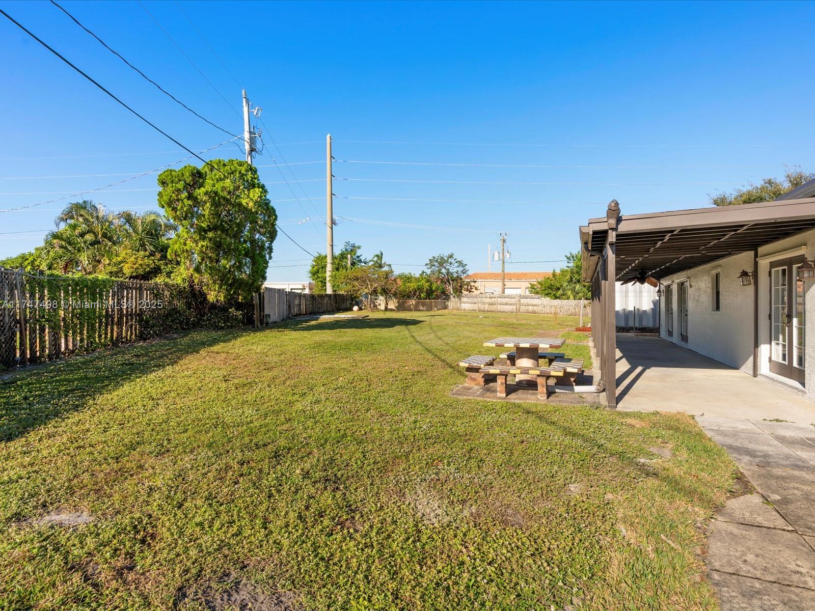 8 SW 11th St