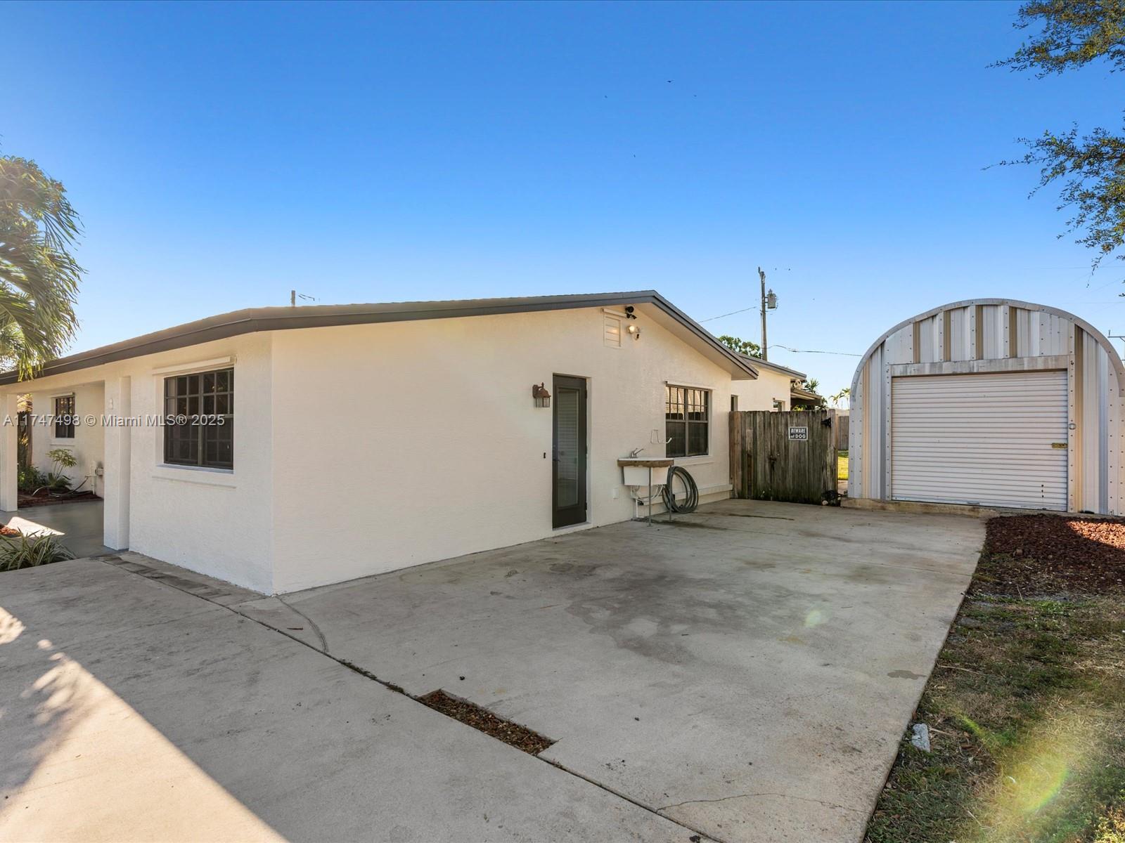 8 SW 11th St