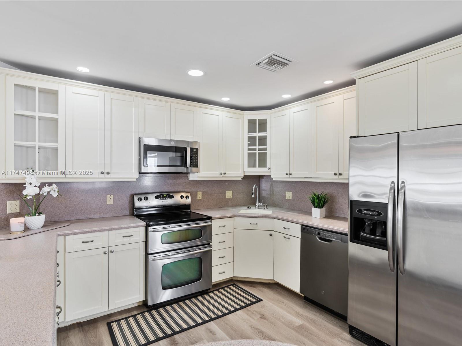 8 SW 11th St