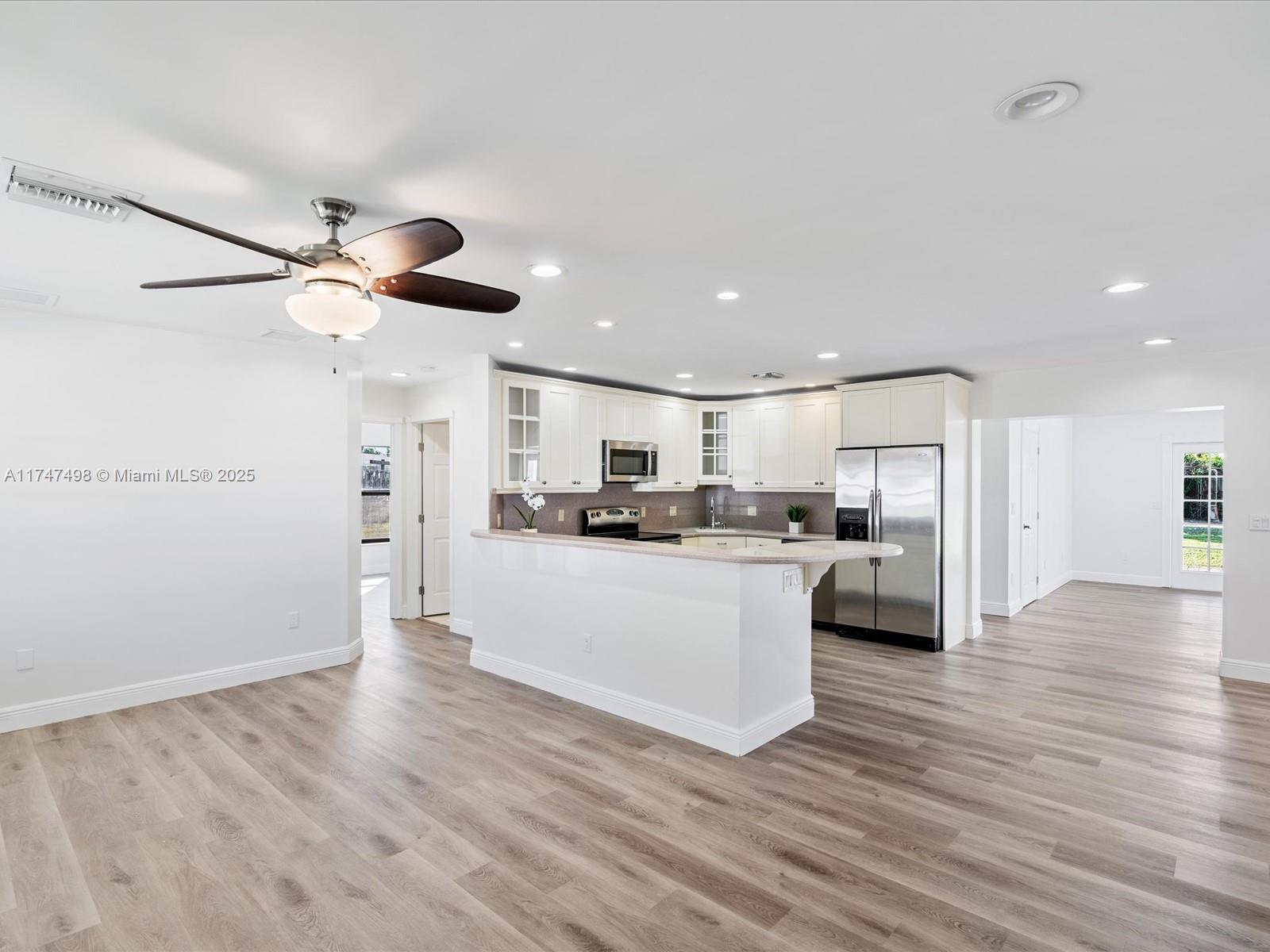 8 SW 11th St