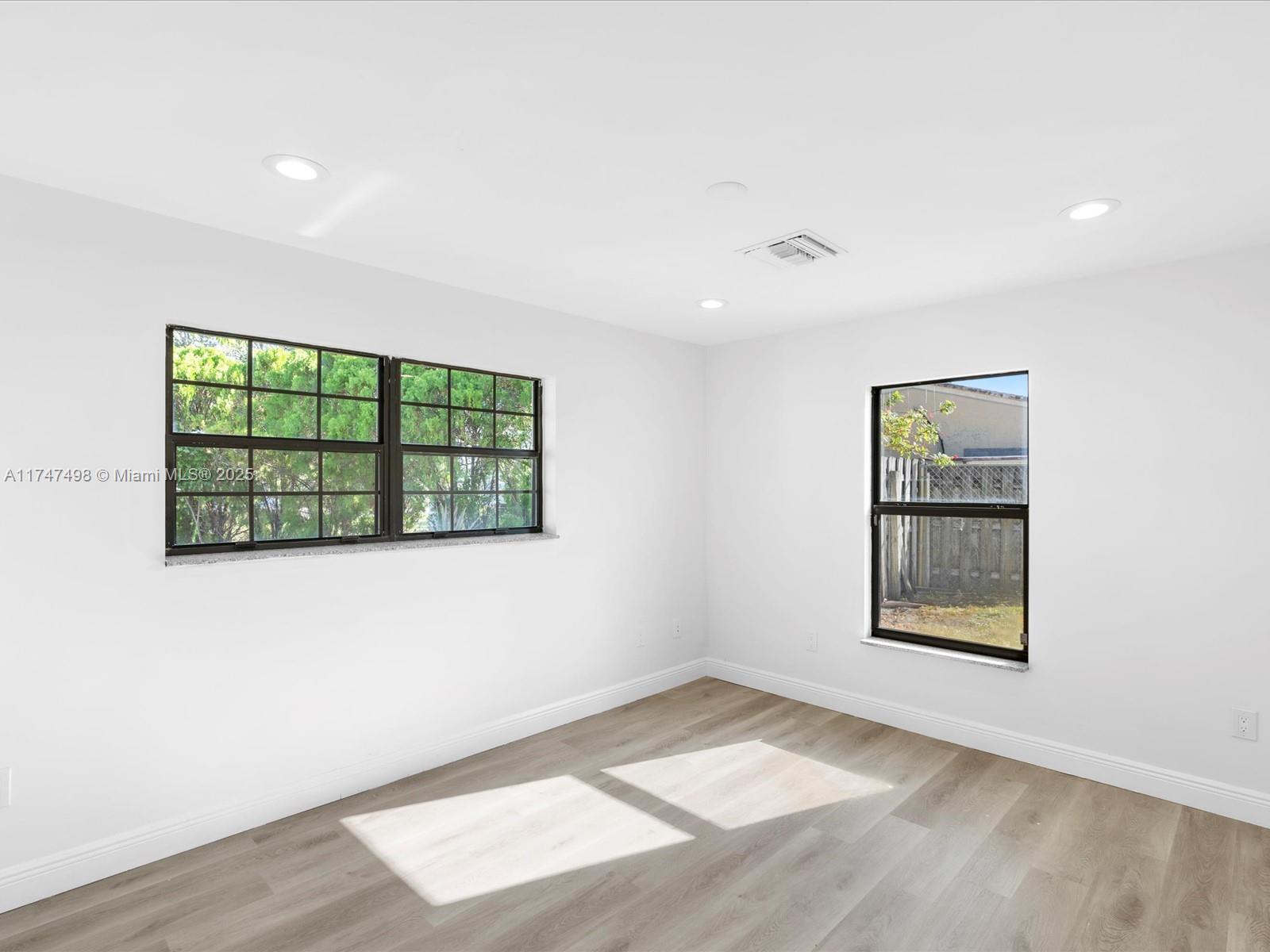 8 SW 11th St