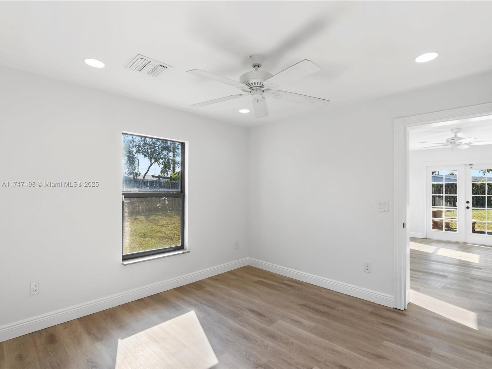 8 SW 11th St