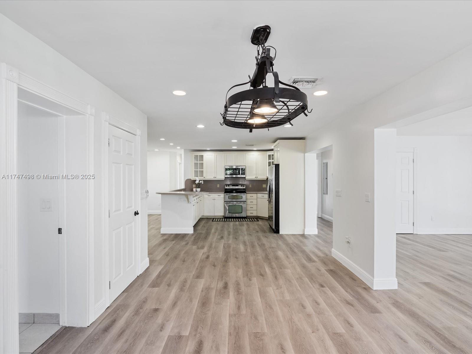 8 SW 11th St