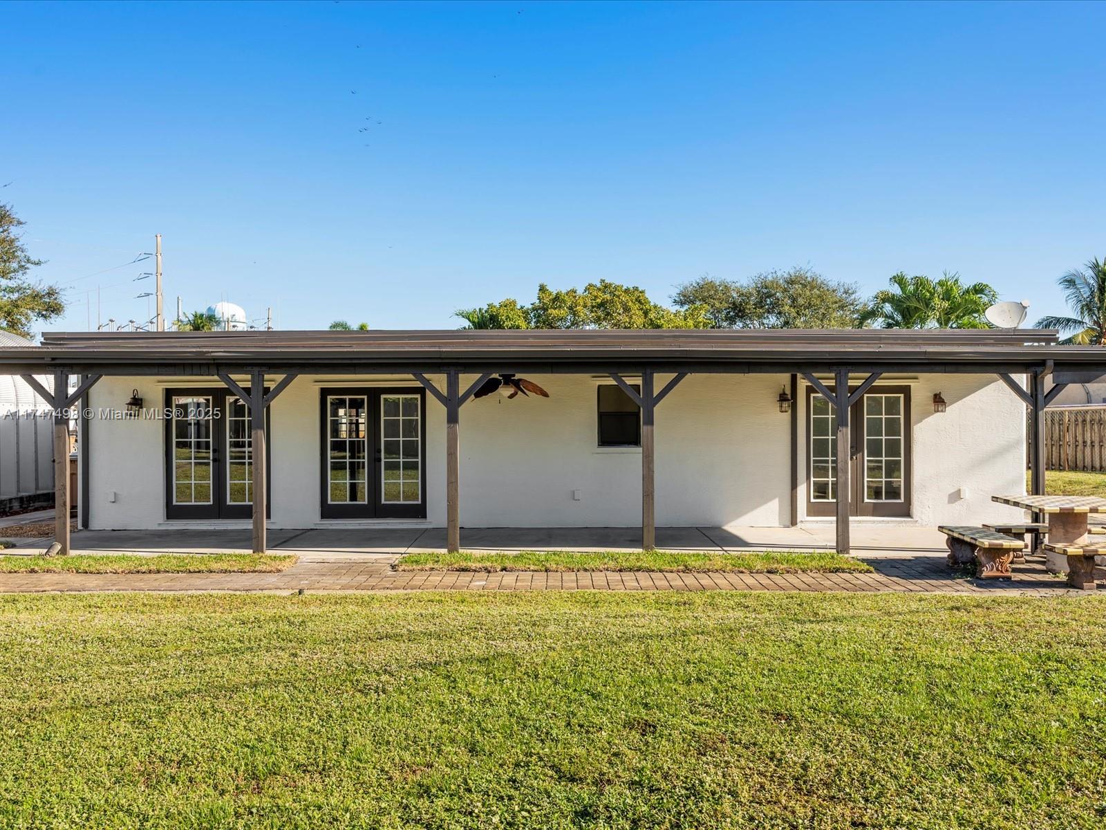 8 SW 11th St