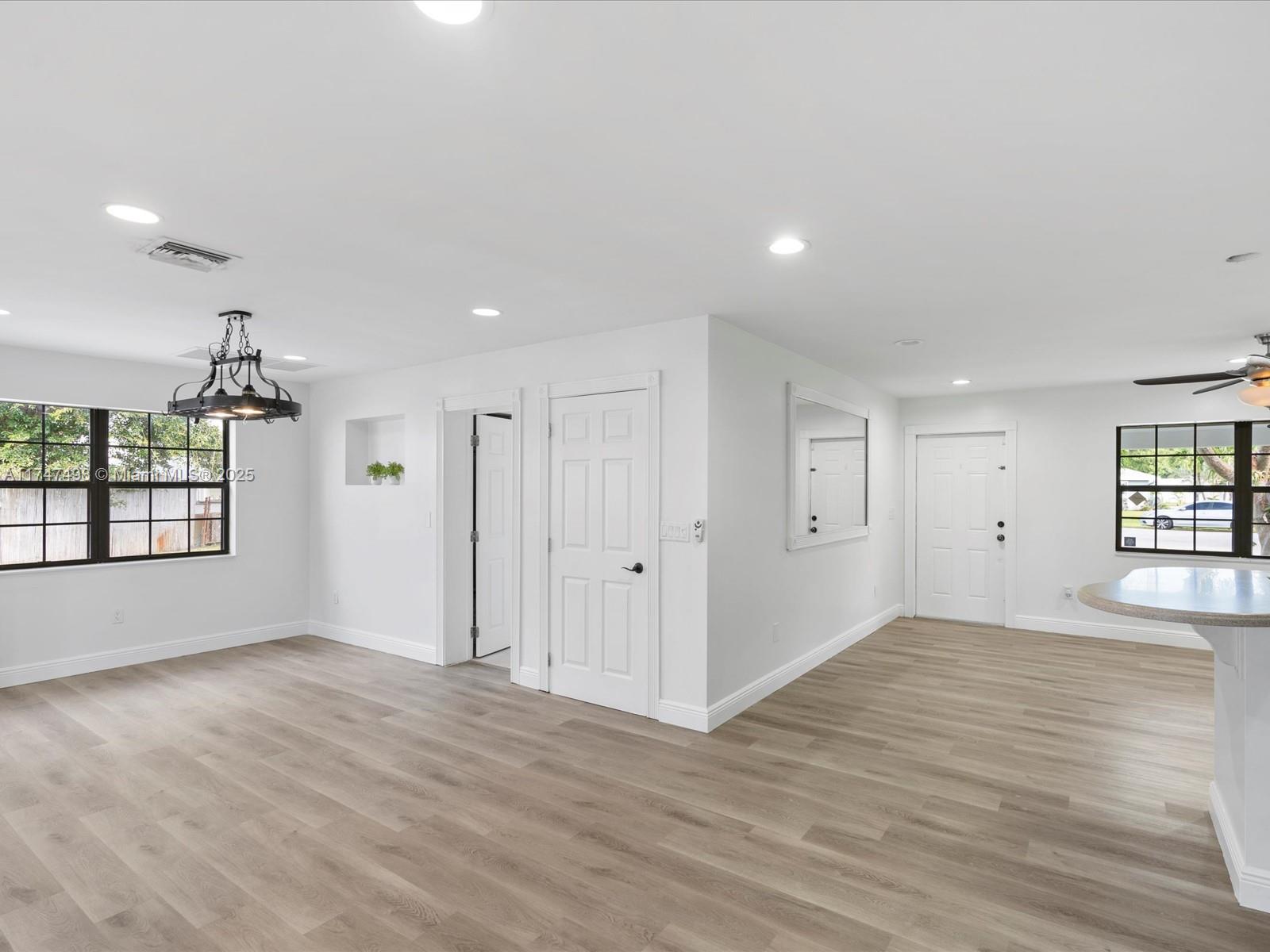 8 SW 11th St