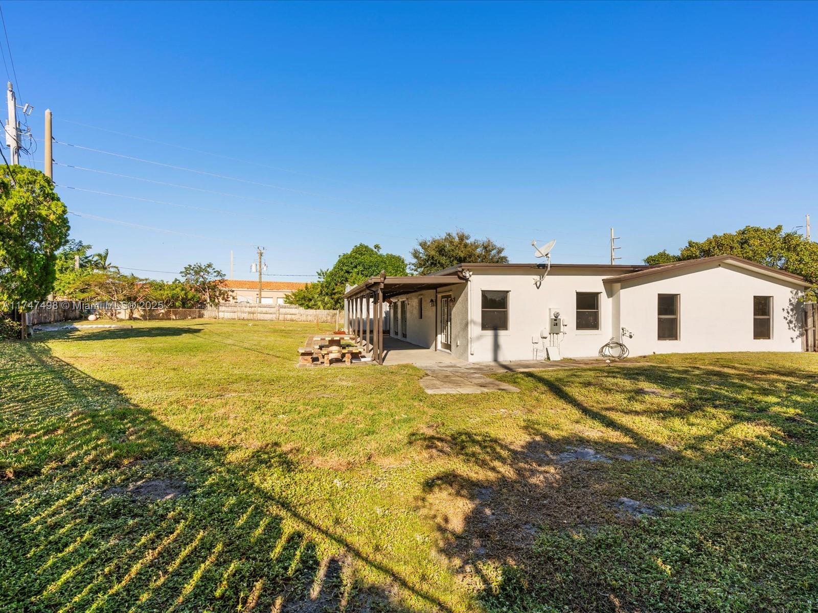 8 SW 11th St
