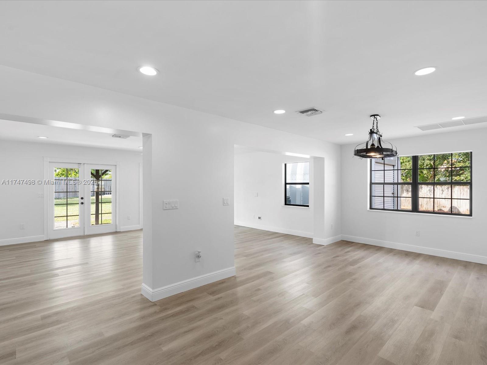 8 SW 11th St