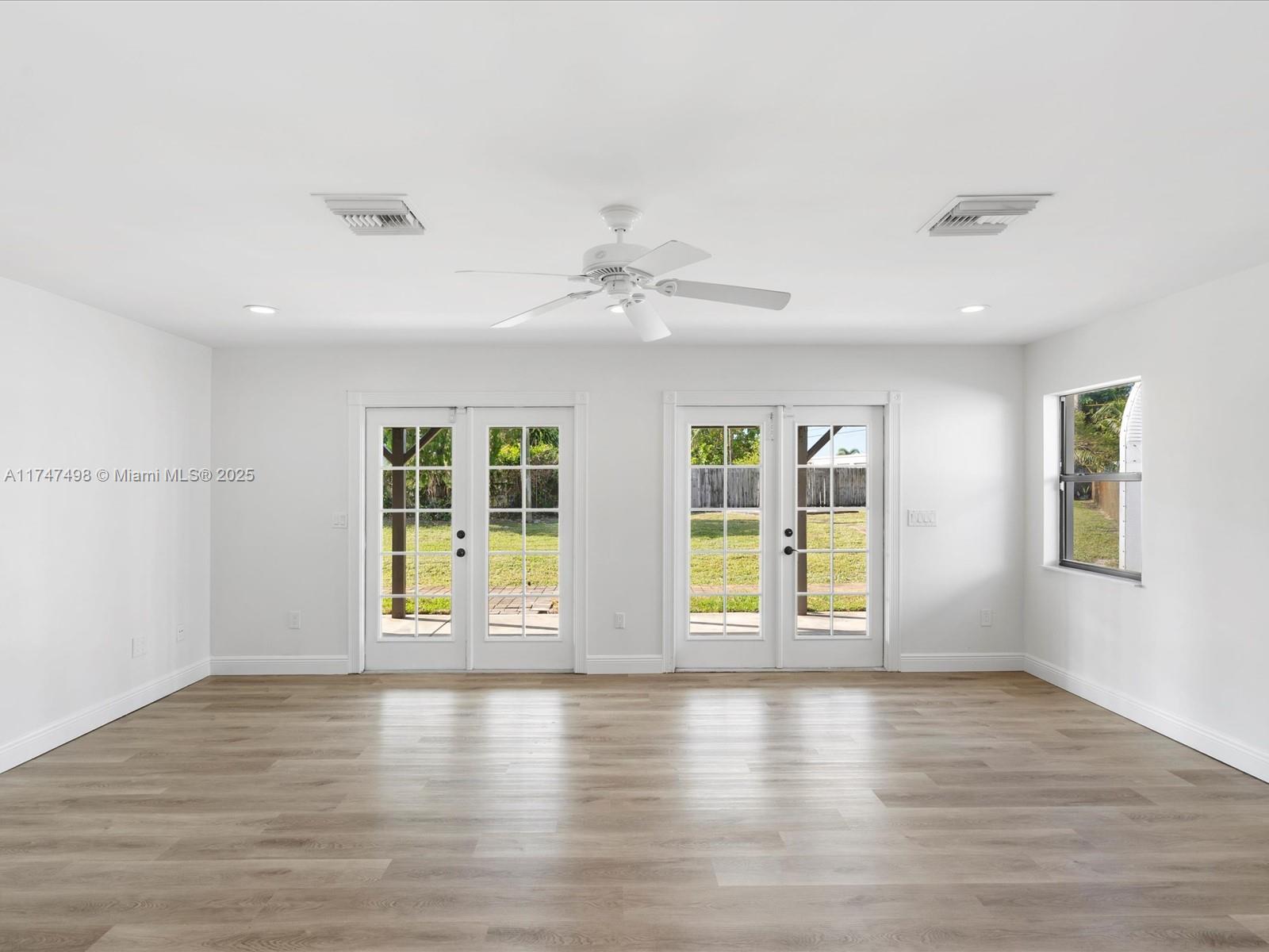 8 SW 11th St
