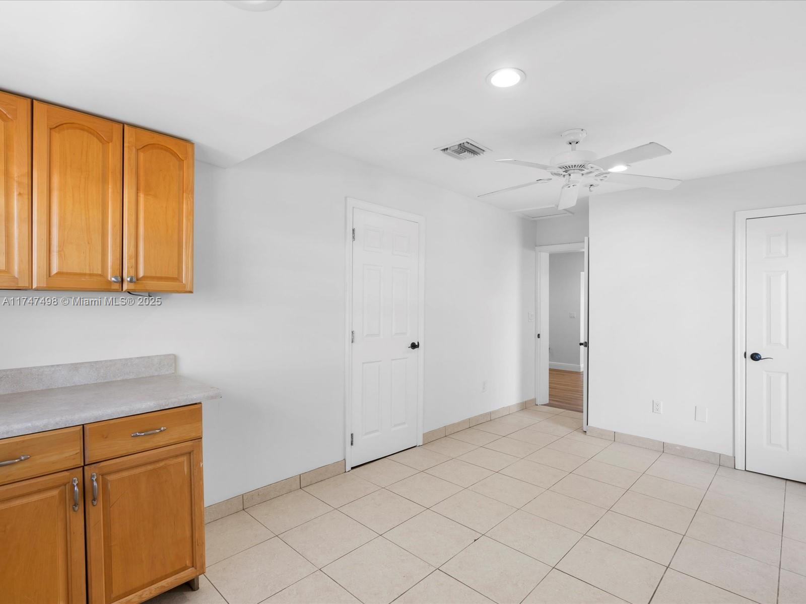 8 SW 11th St