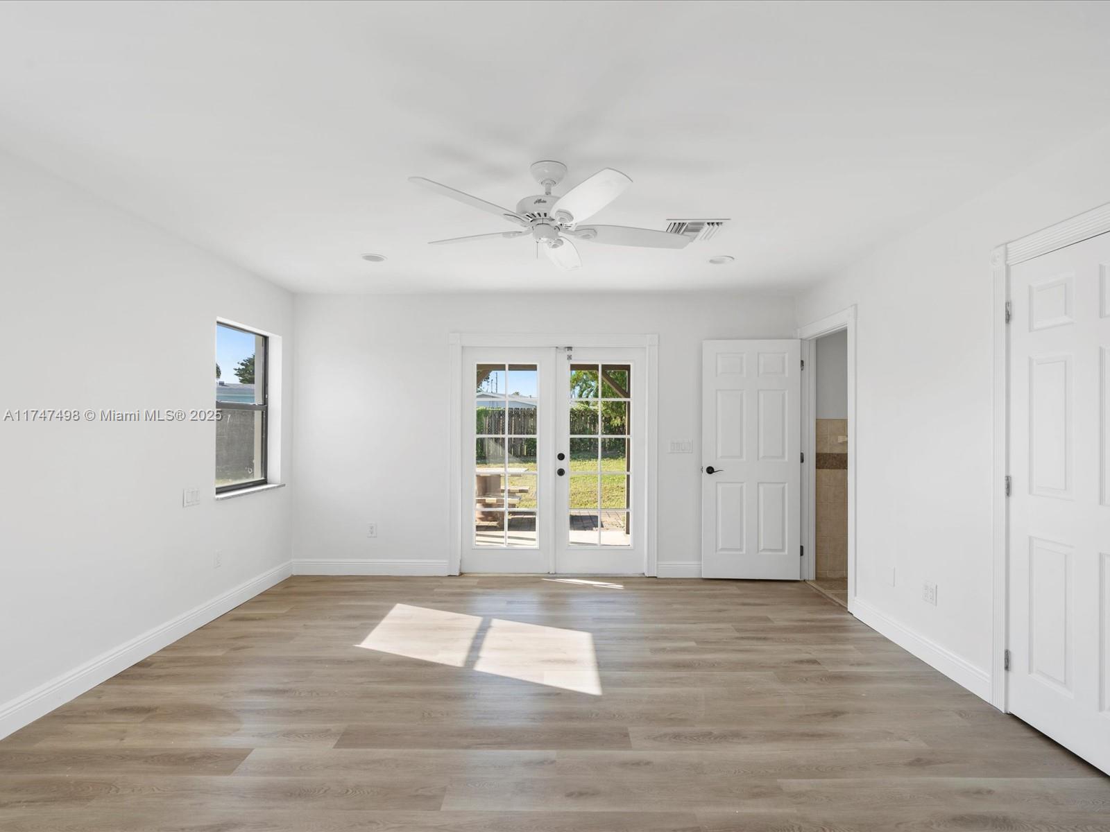 8 SW 11th St