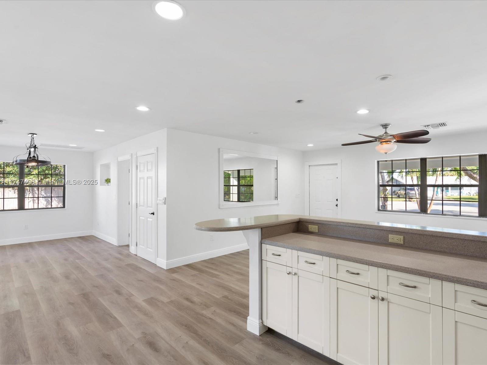 8 SW 11th St