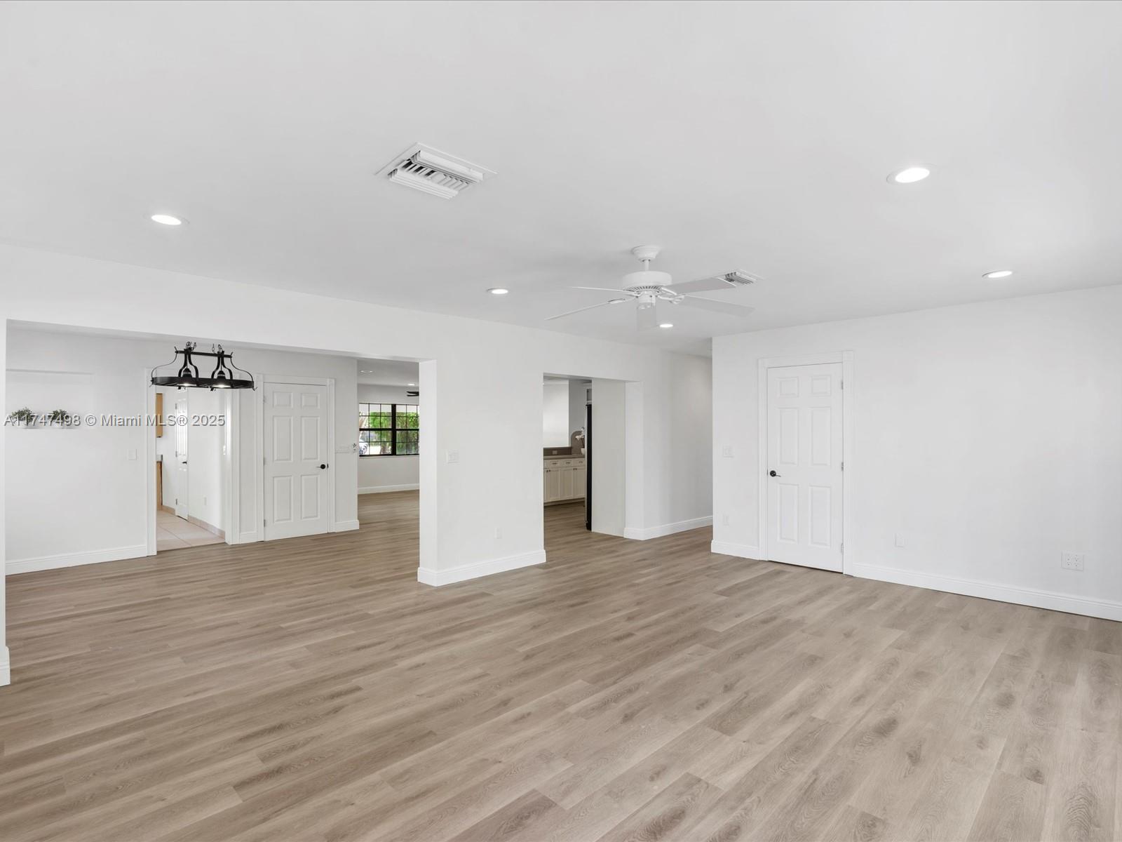 8 SW 11th St