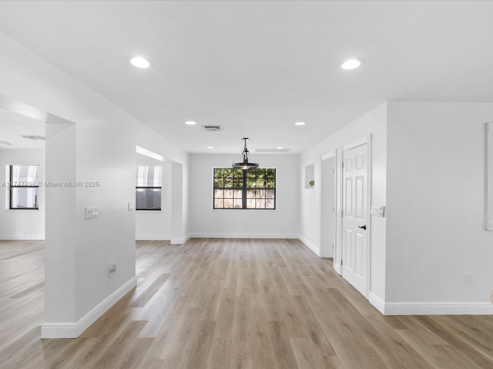 8 SW 11th St