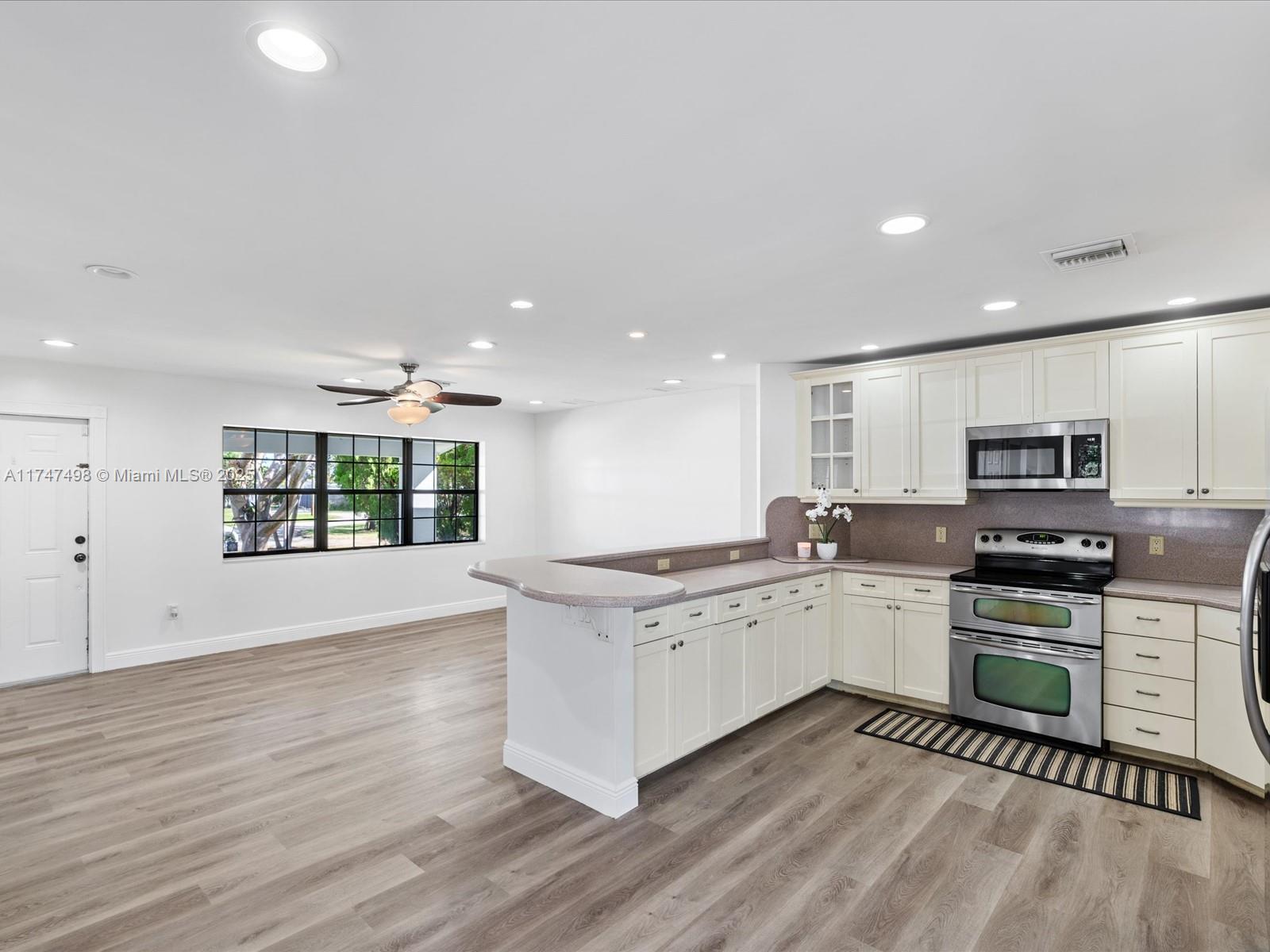 8 SW 11th St
