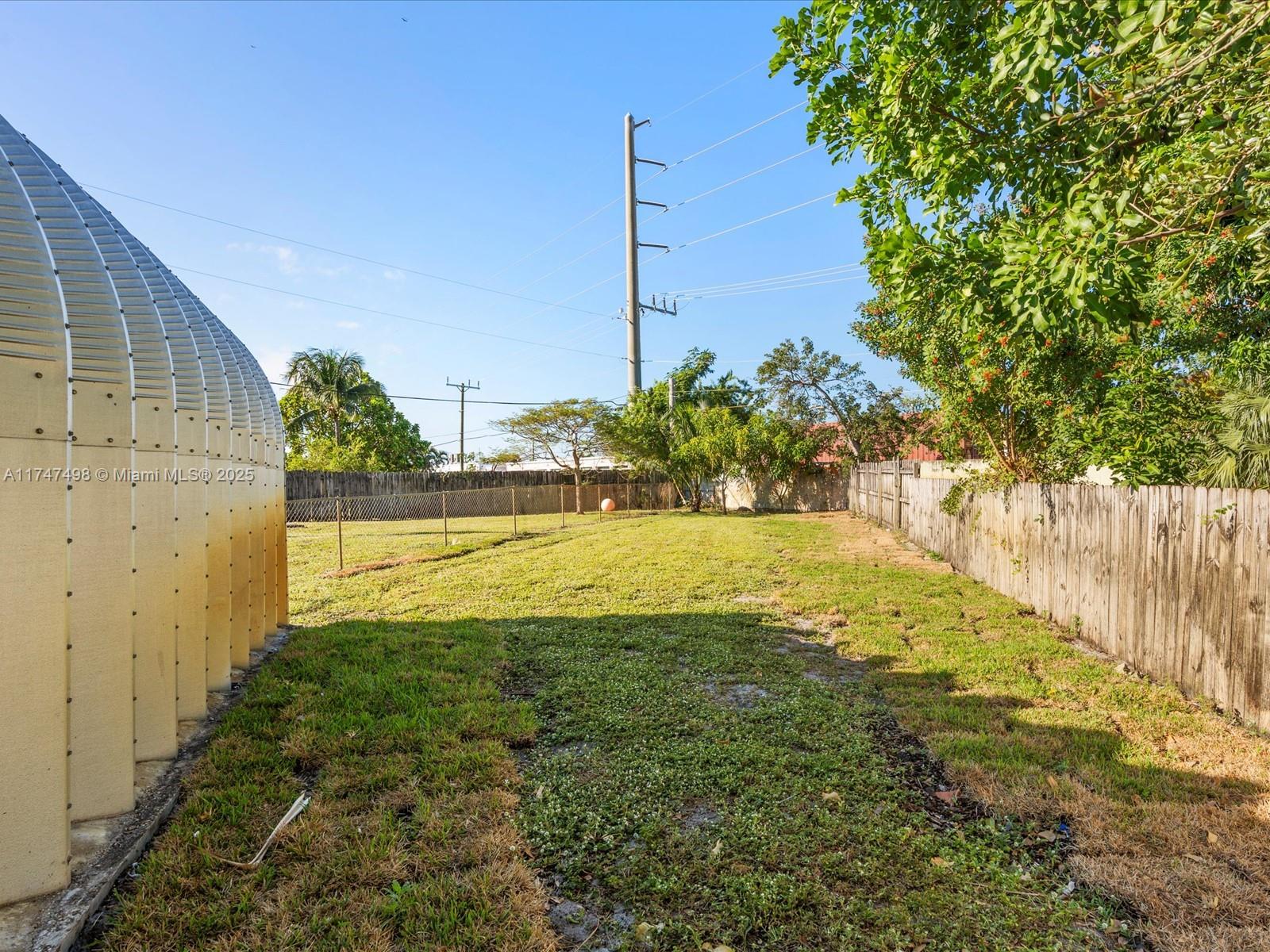 8 SW 11th St