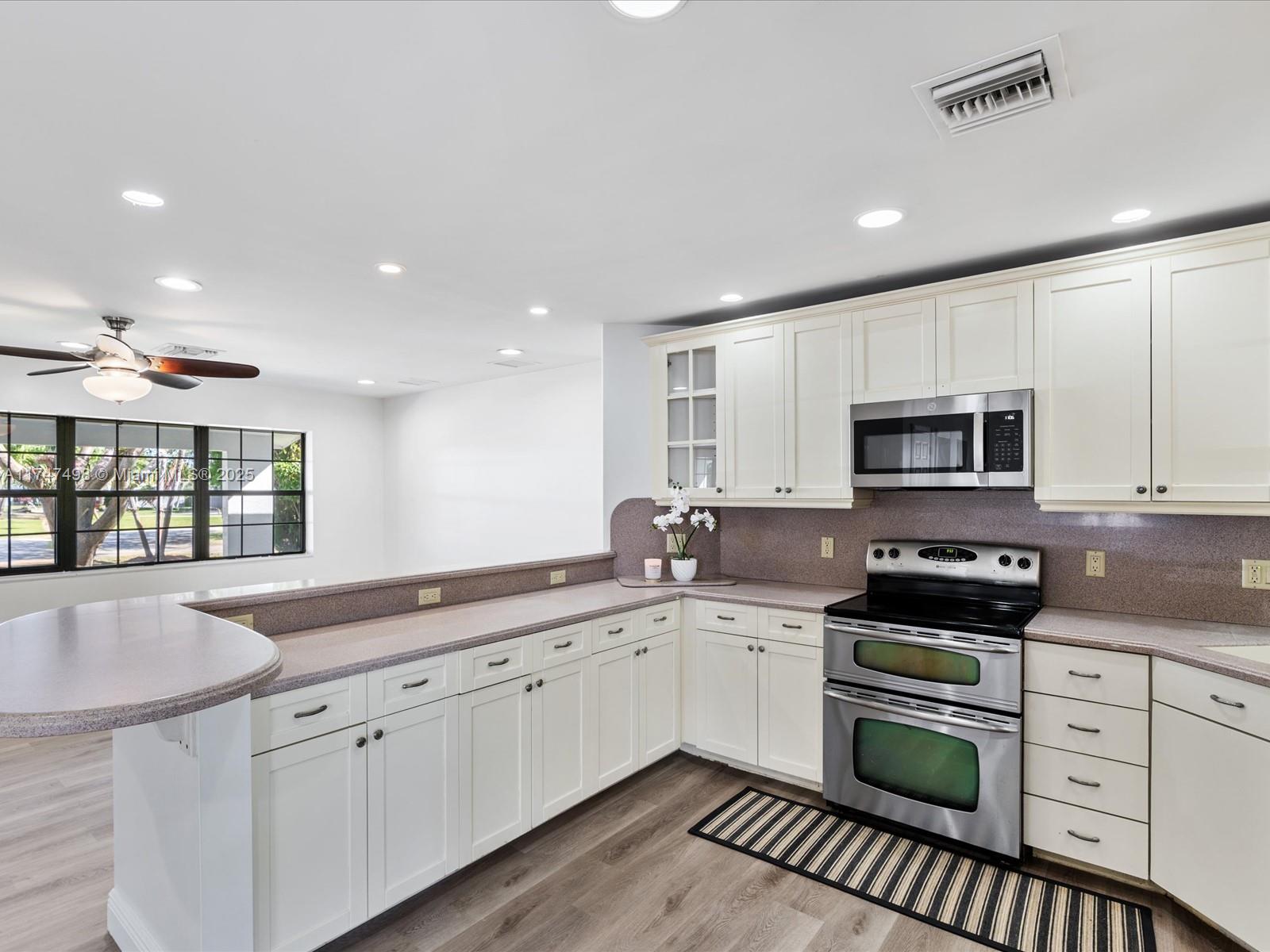 8 SW 11th St