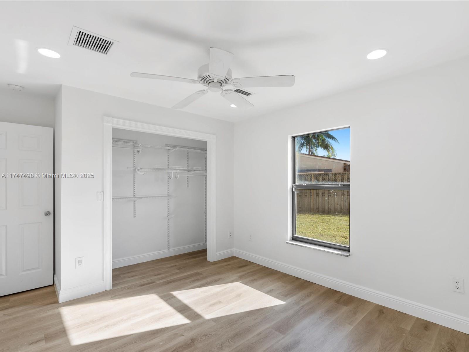 8 SW 11th St