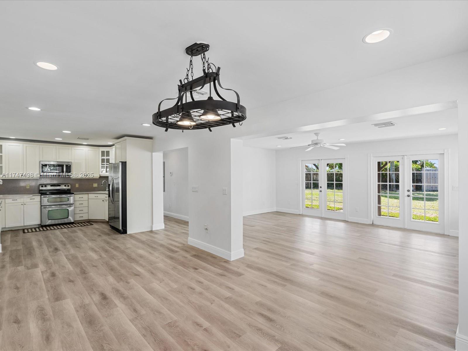 8 SW 11th St