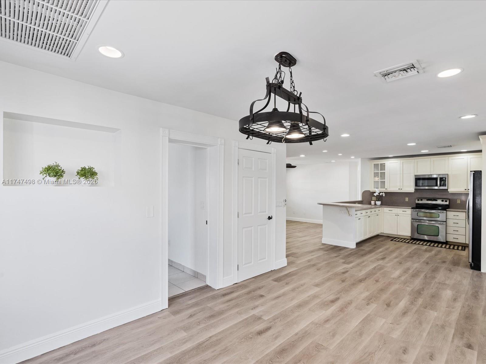 8 SW 11th St
