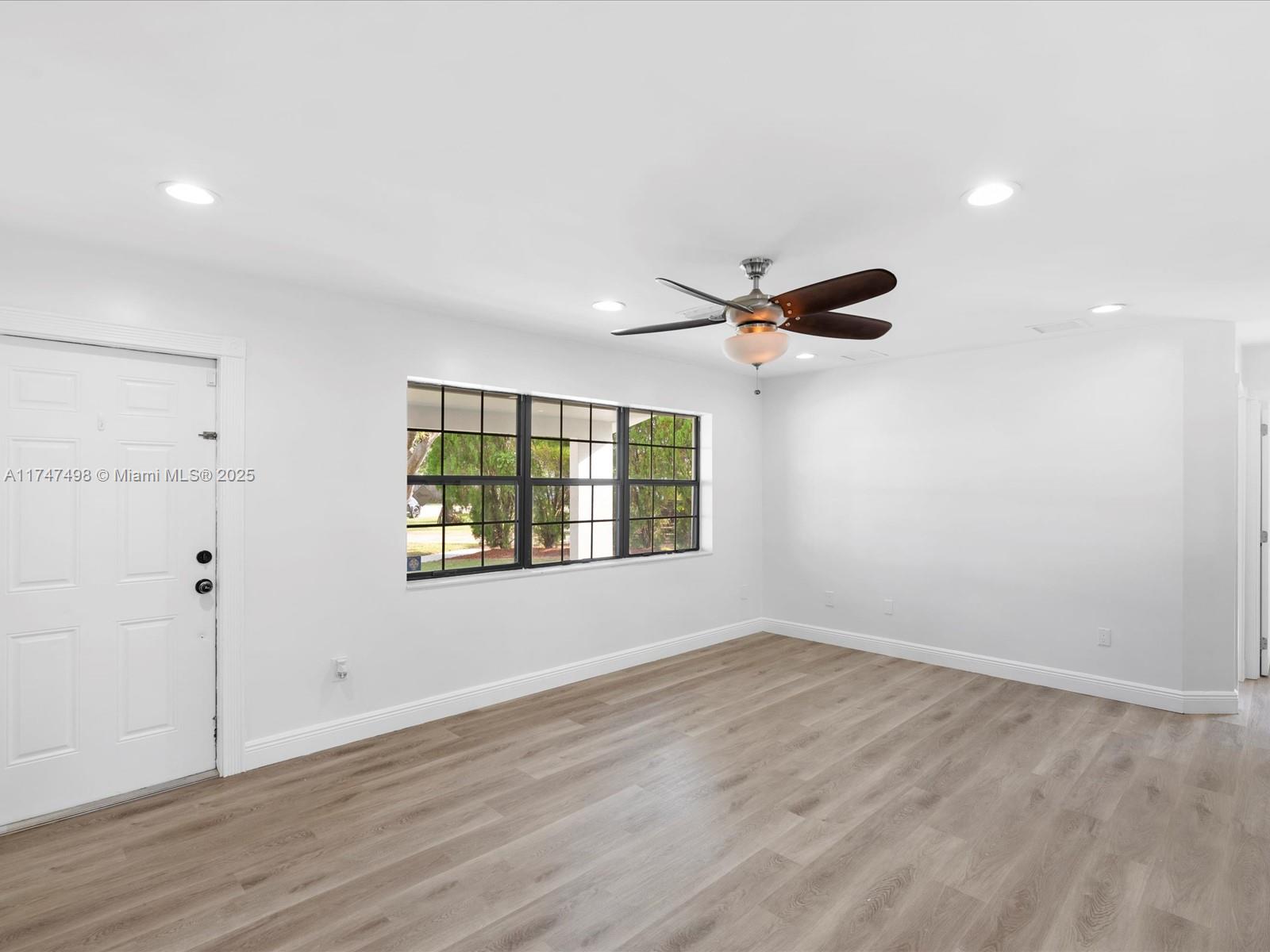 8 SW 11th St