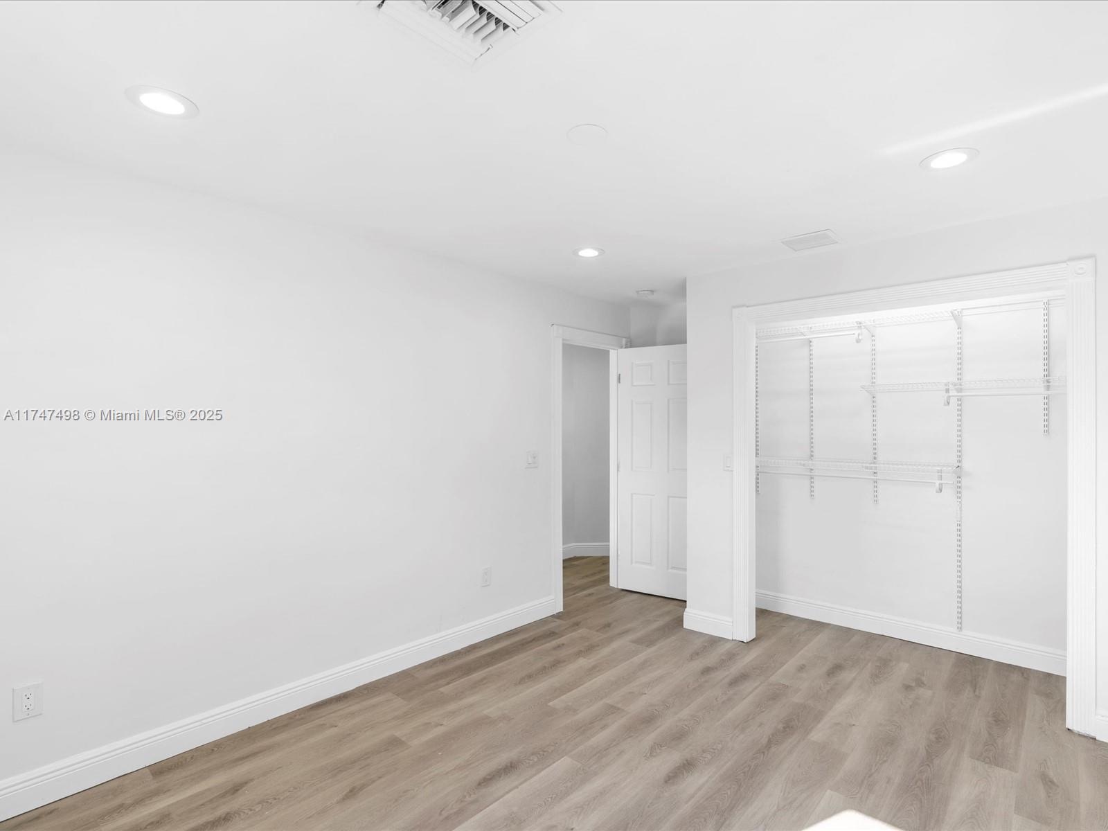 8 SW 11th St