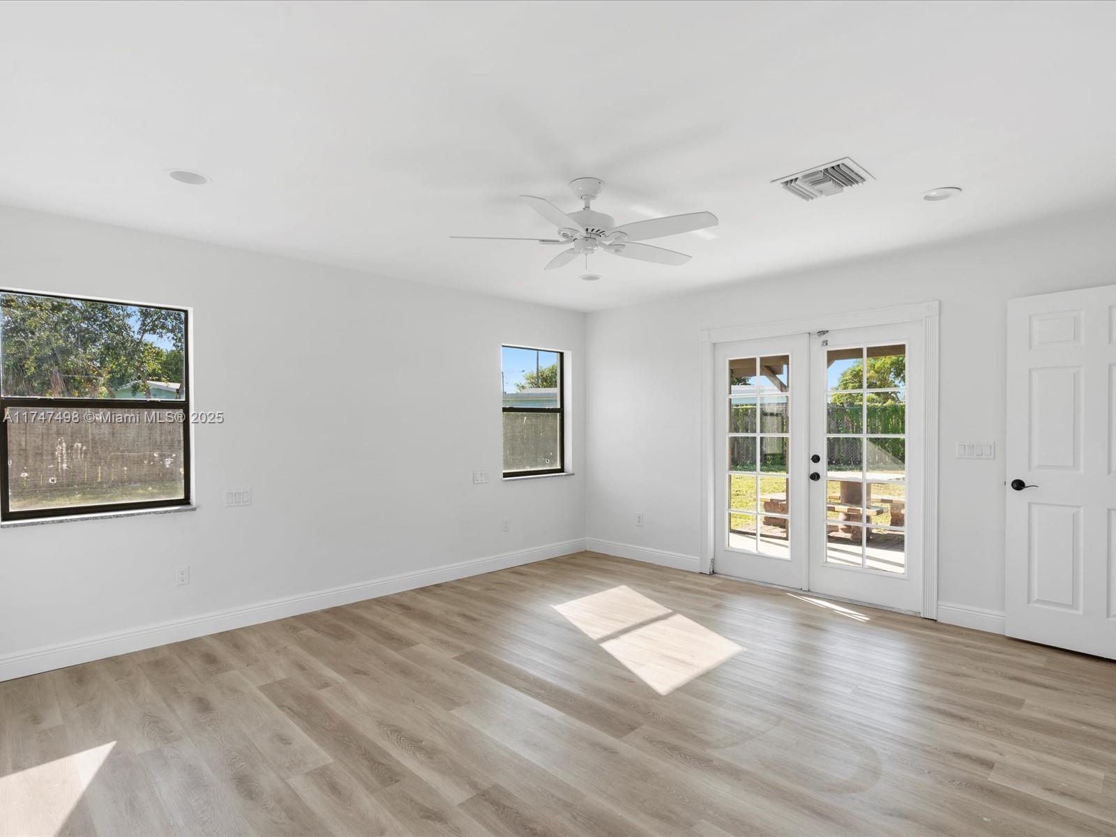 8 SW 11th St