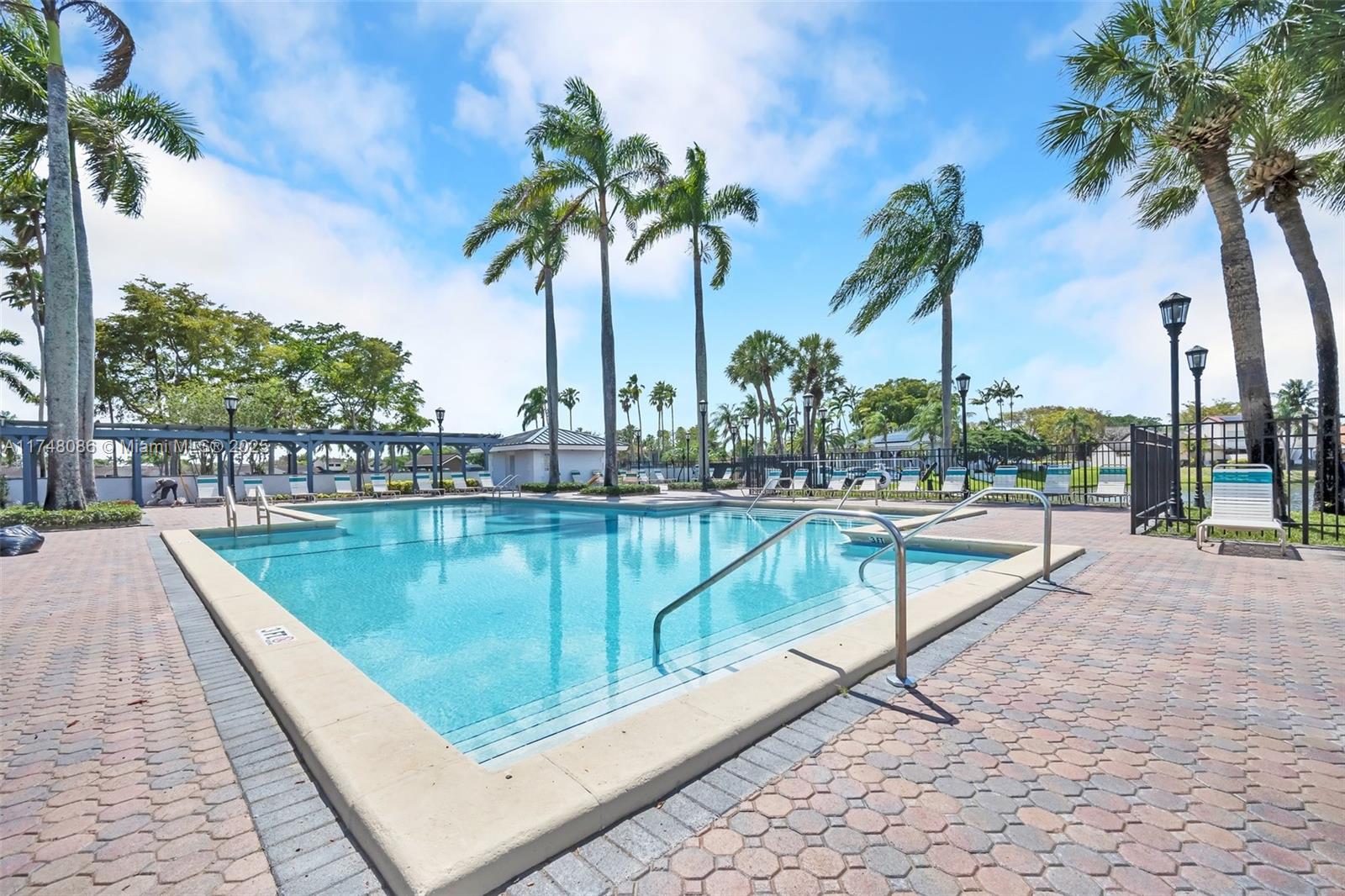 18224 Mediterranean Blvd # 17, Hialeah Unit: 5-17