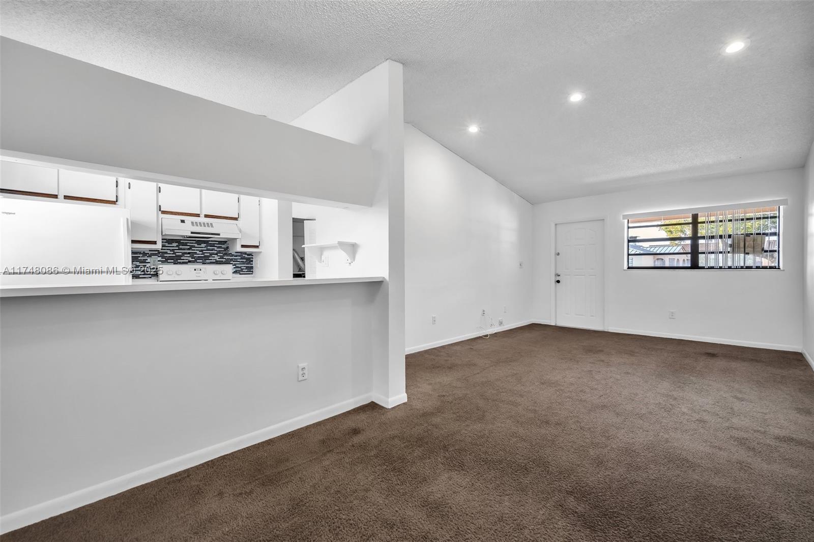 18224 Mediterranean Blvd # 17, Hialeah Unit: 5-17