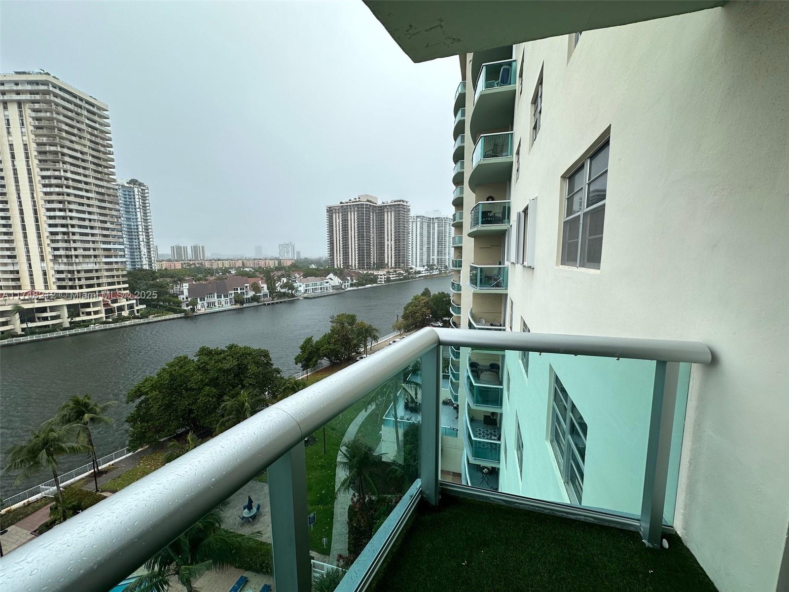 19390 Collins Ave # 905