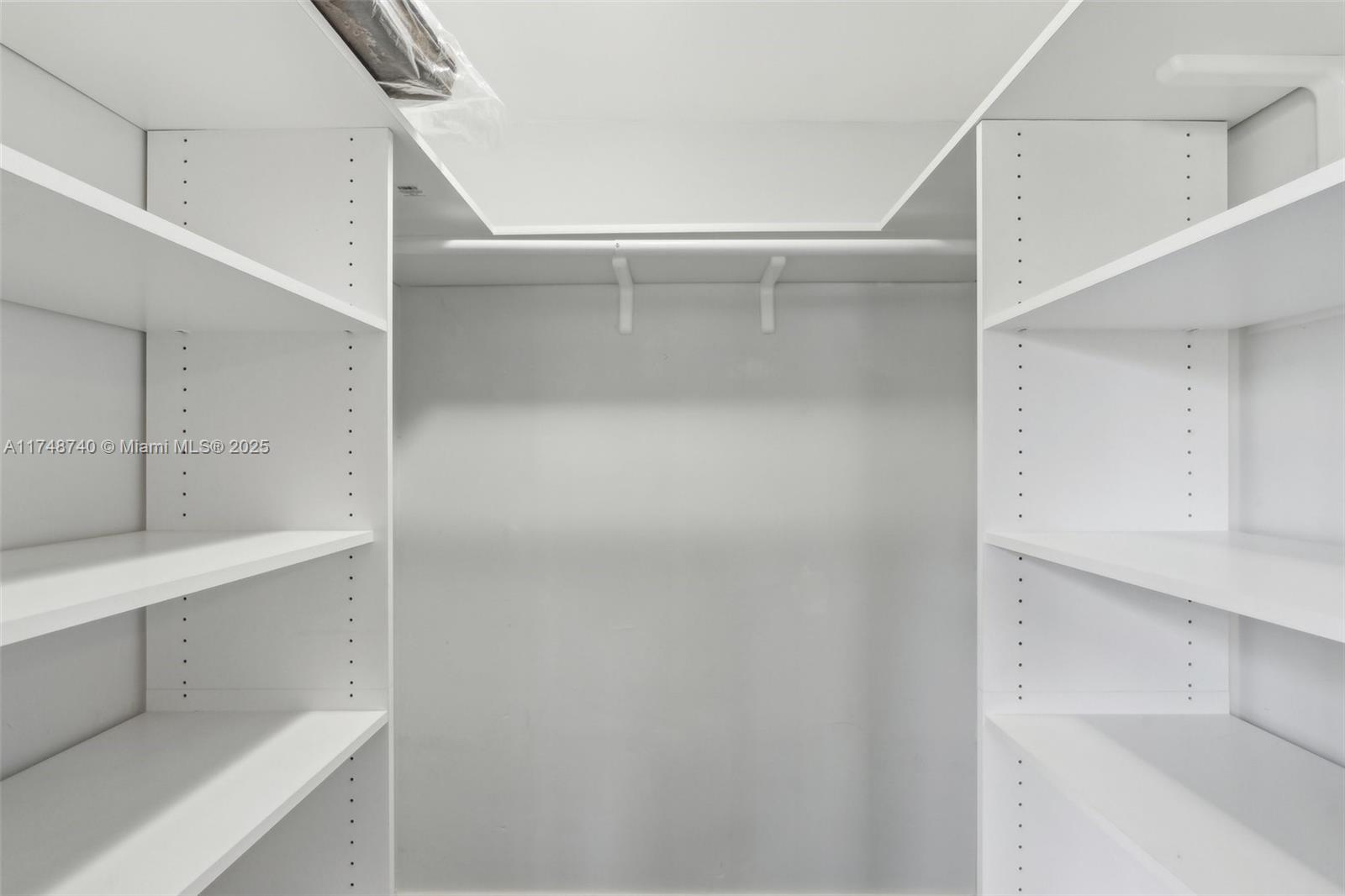 827 NE 199th St # 108