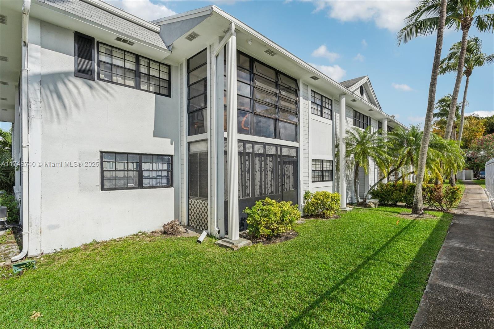 827 NE 199th St # 108