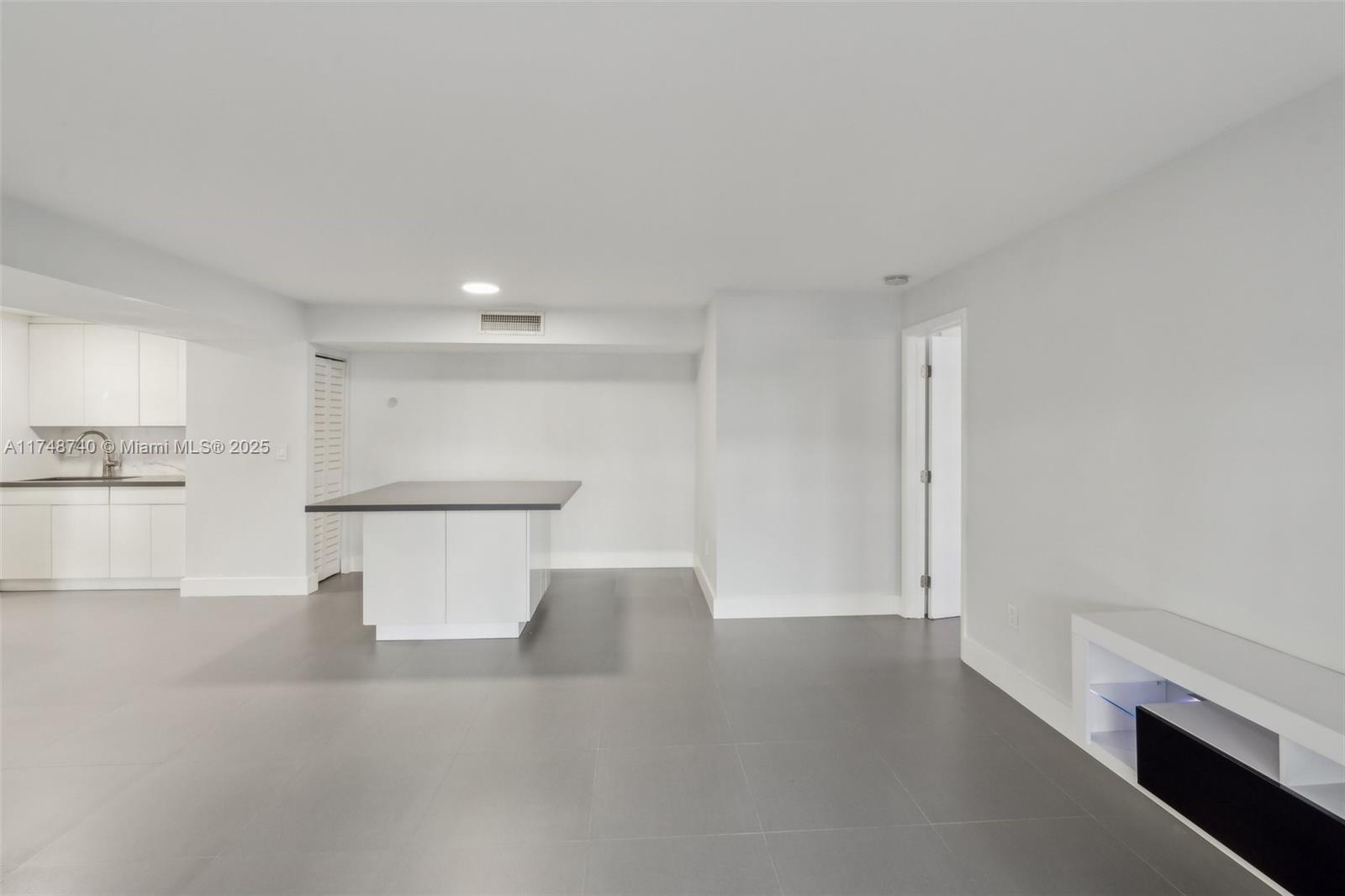 827 NE 199th St # 108