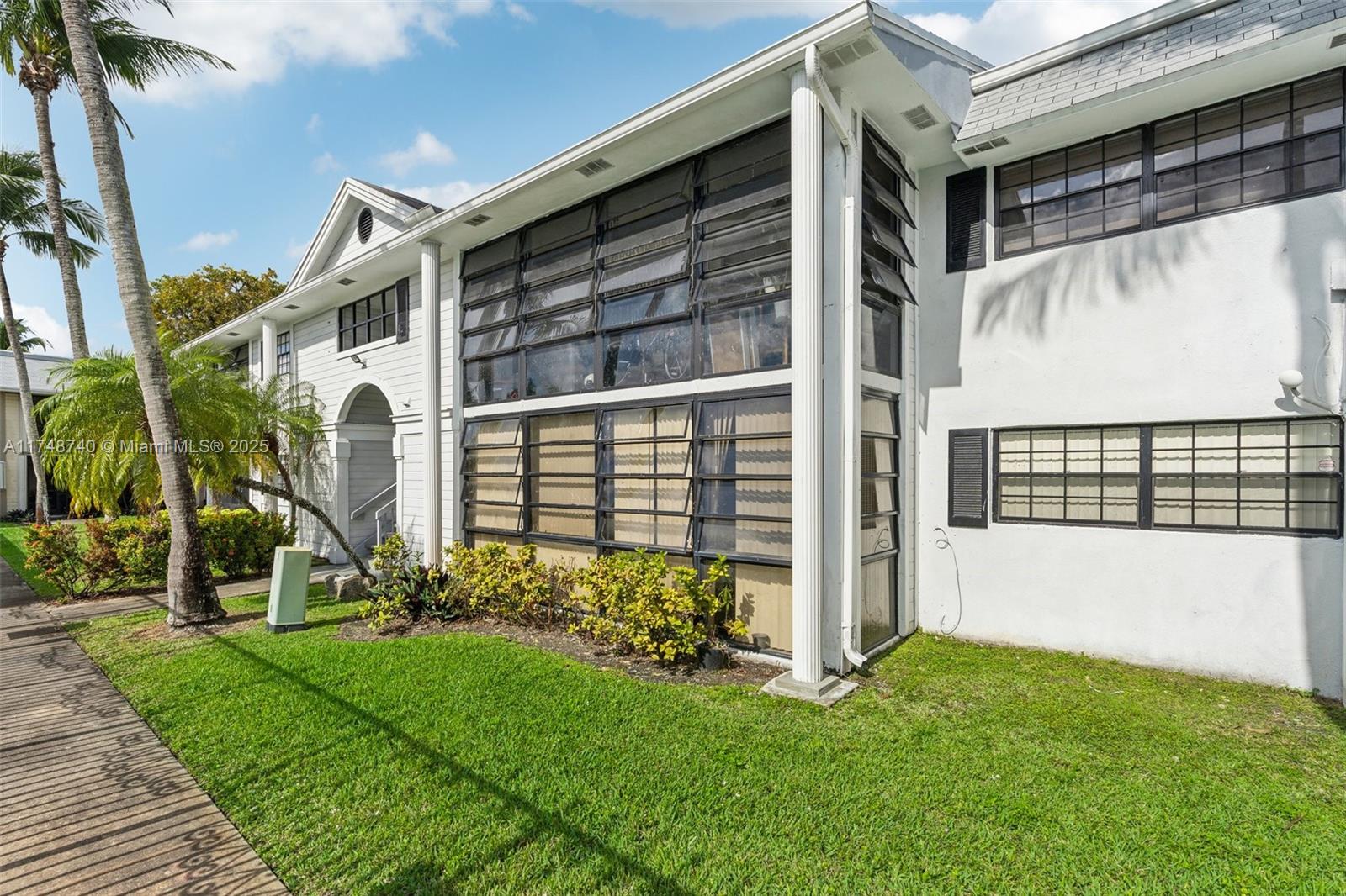 827 NE 199th St # 108