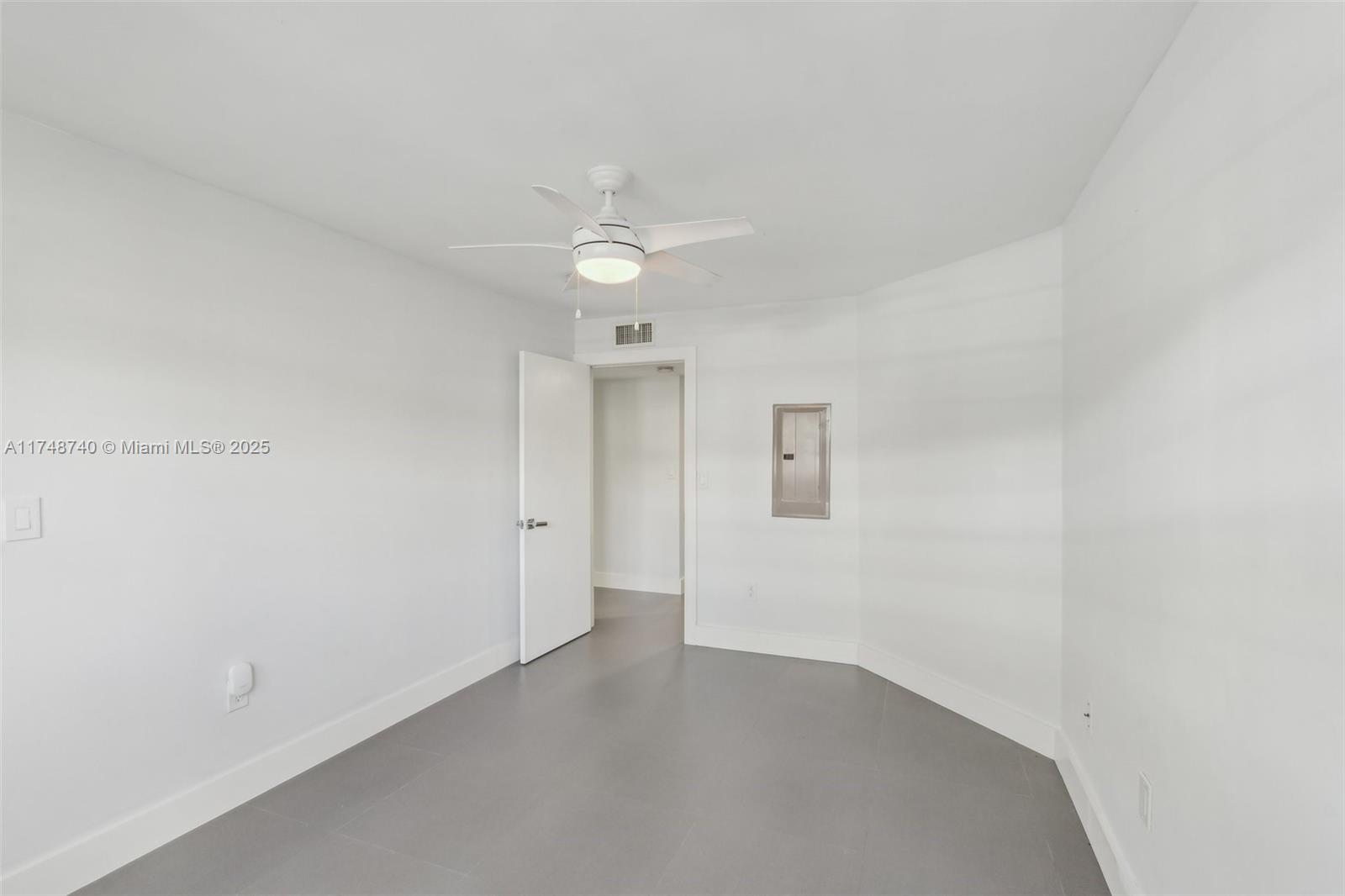 827 NE 199th St # 108