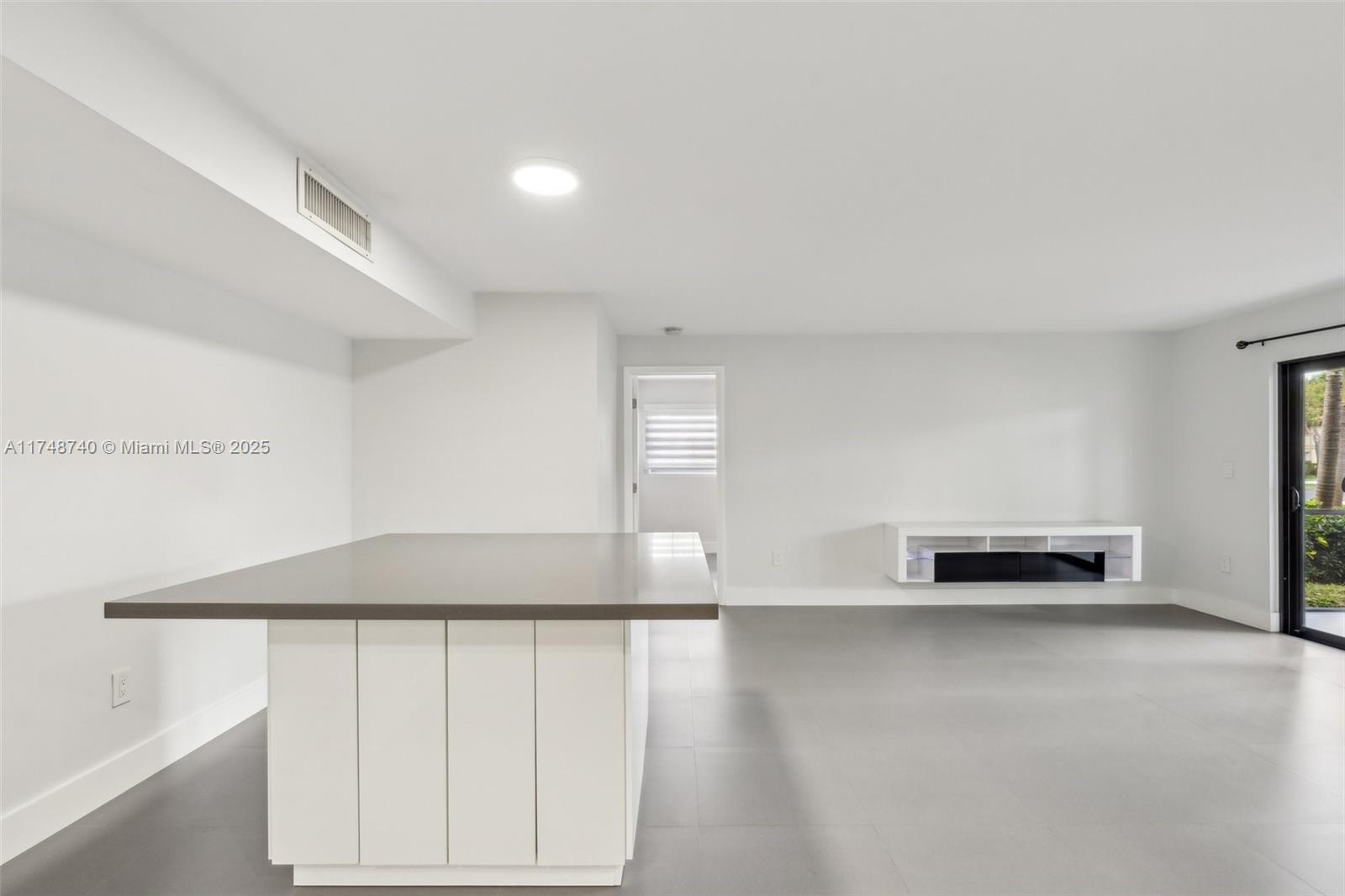 827 NE 199th St # 108