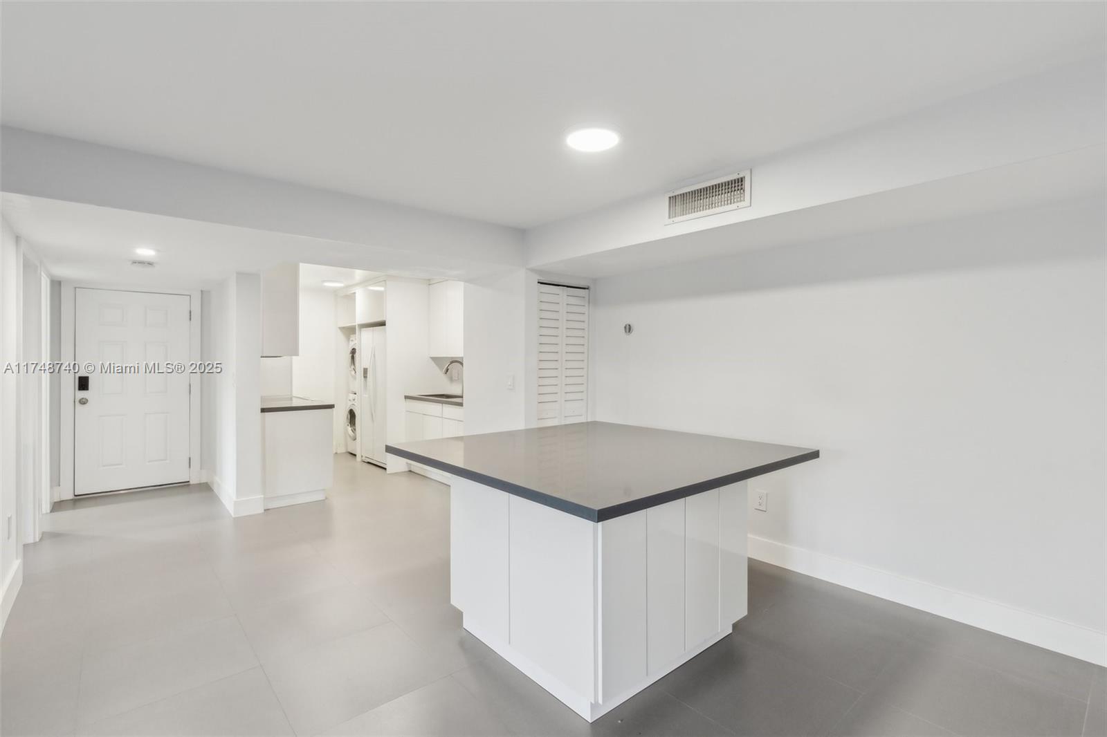 827 NE 199th St # 108