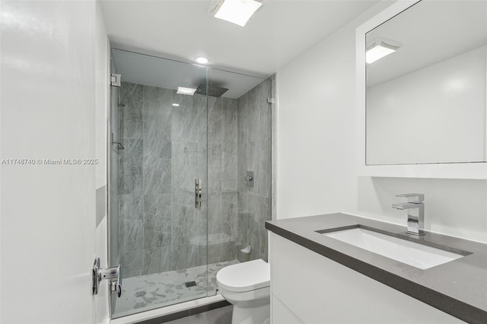 827 NE 199th St # 108