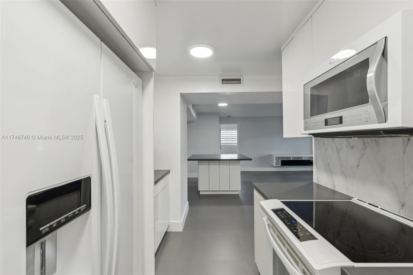 827 NE 199th St # 108