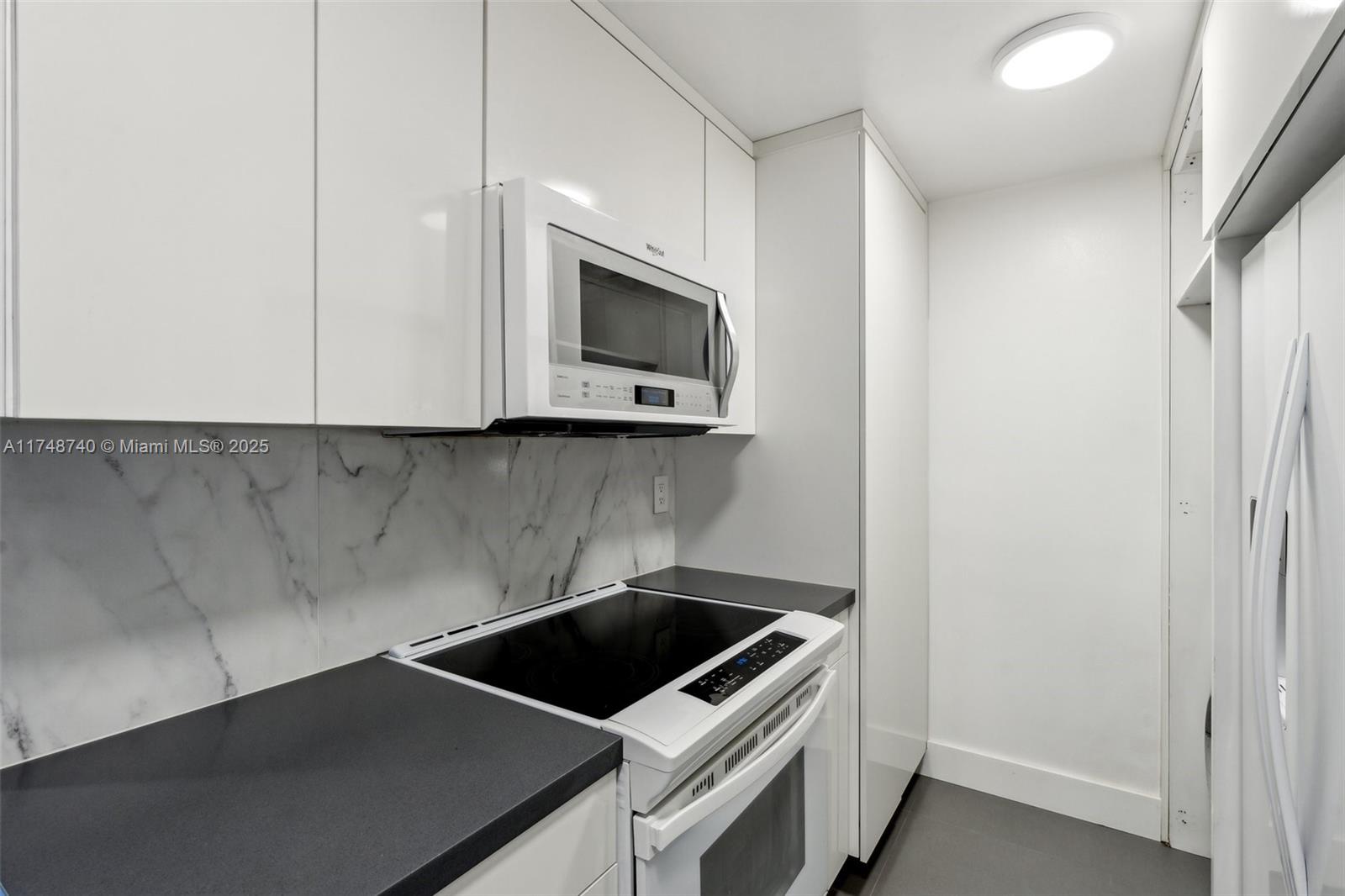 827 NE 199th St # 108