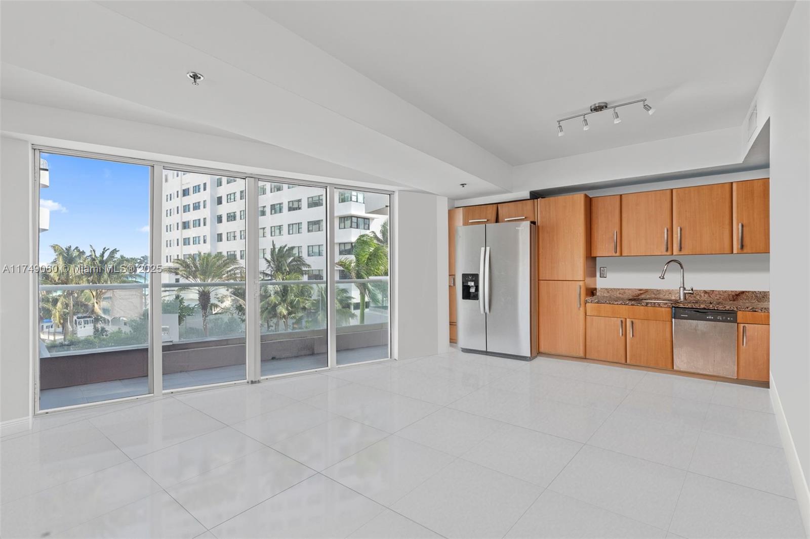 6362 Collins Ave # 402