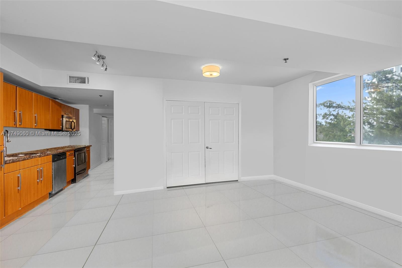 6362 Collins Ave # 402