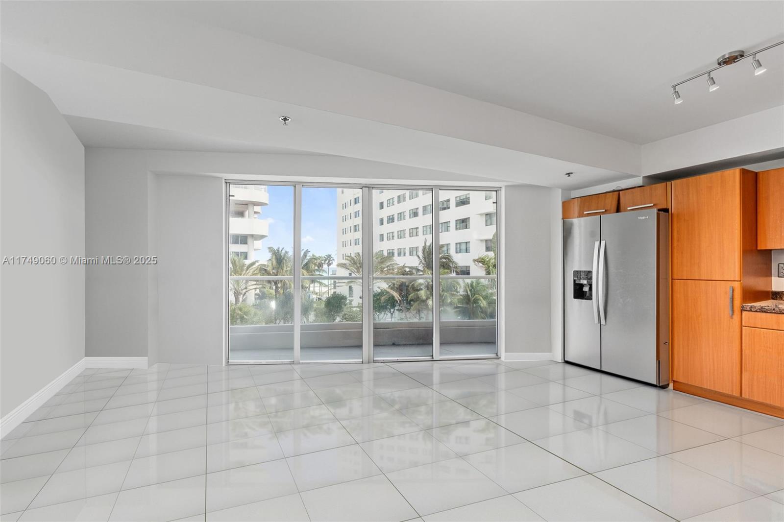 6362 Collins Ave # 402