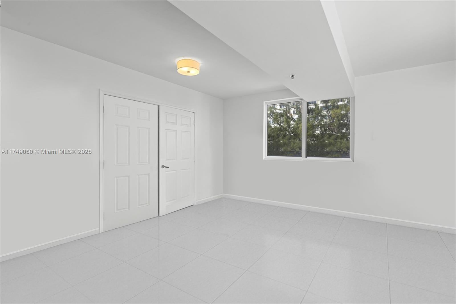 6362 Collins Ave # 402