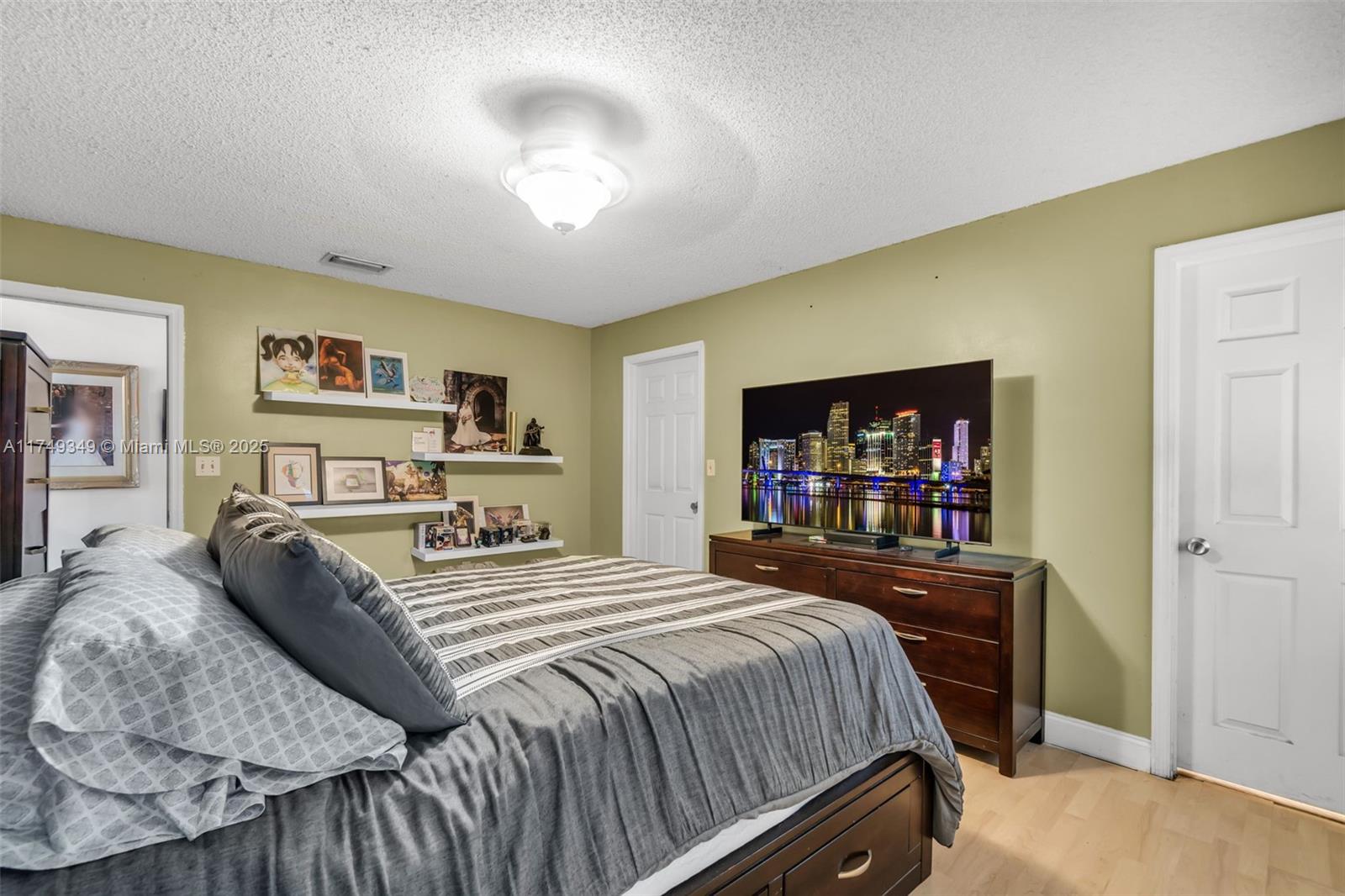 19060 NW 77th Ct